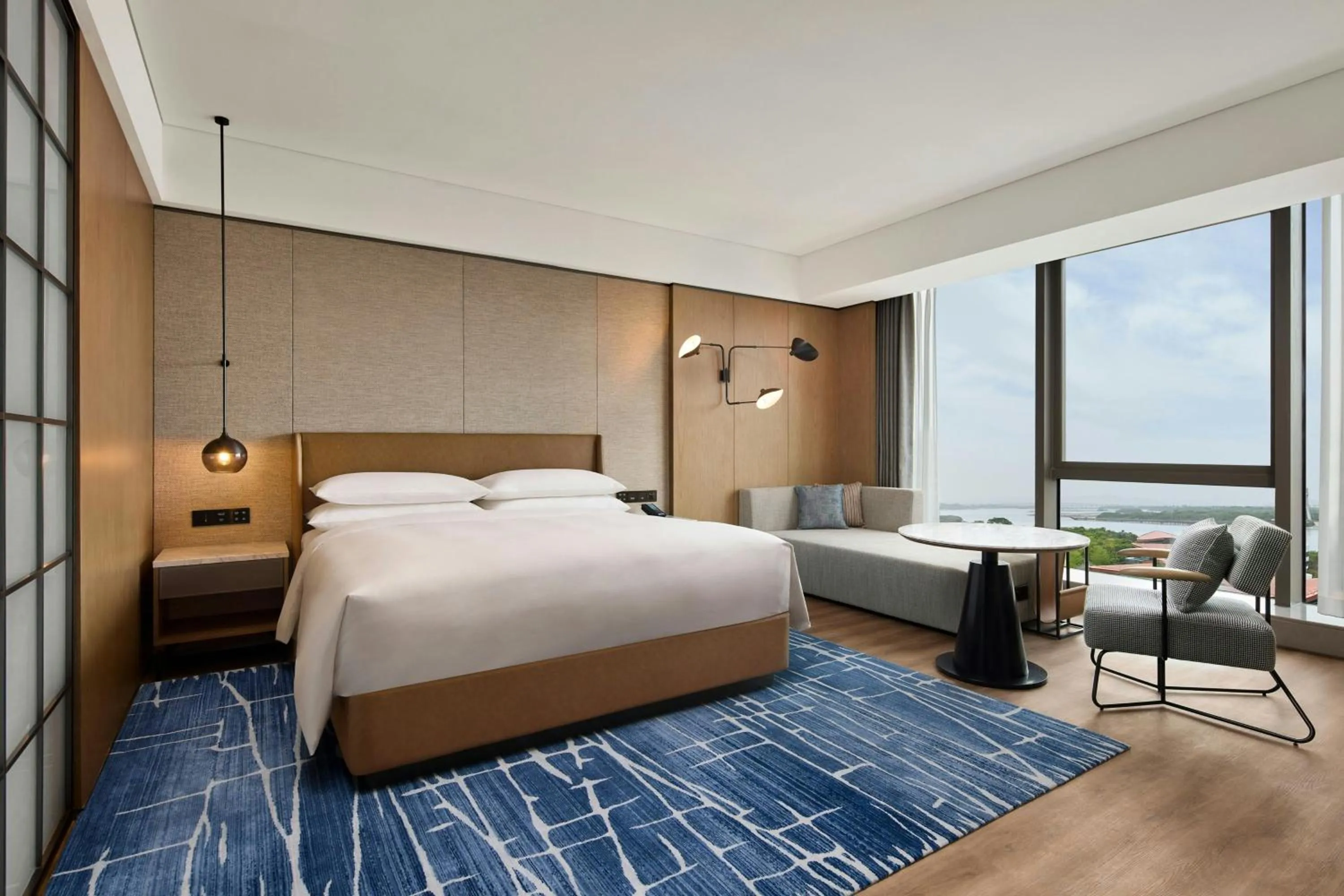 Photo of the whole room, Bed in Sheraton Grand Xiamen Jimei