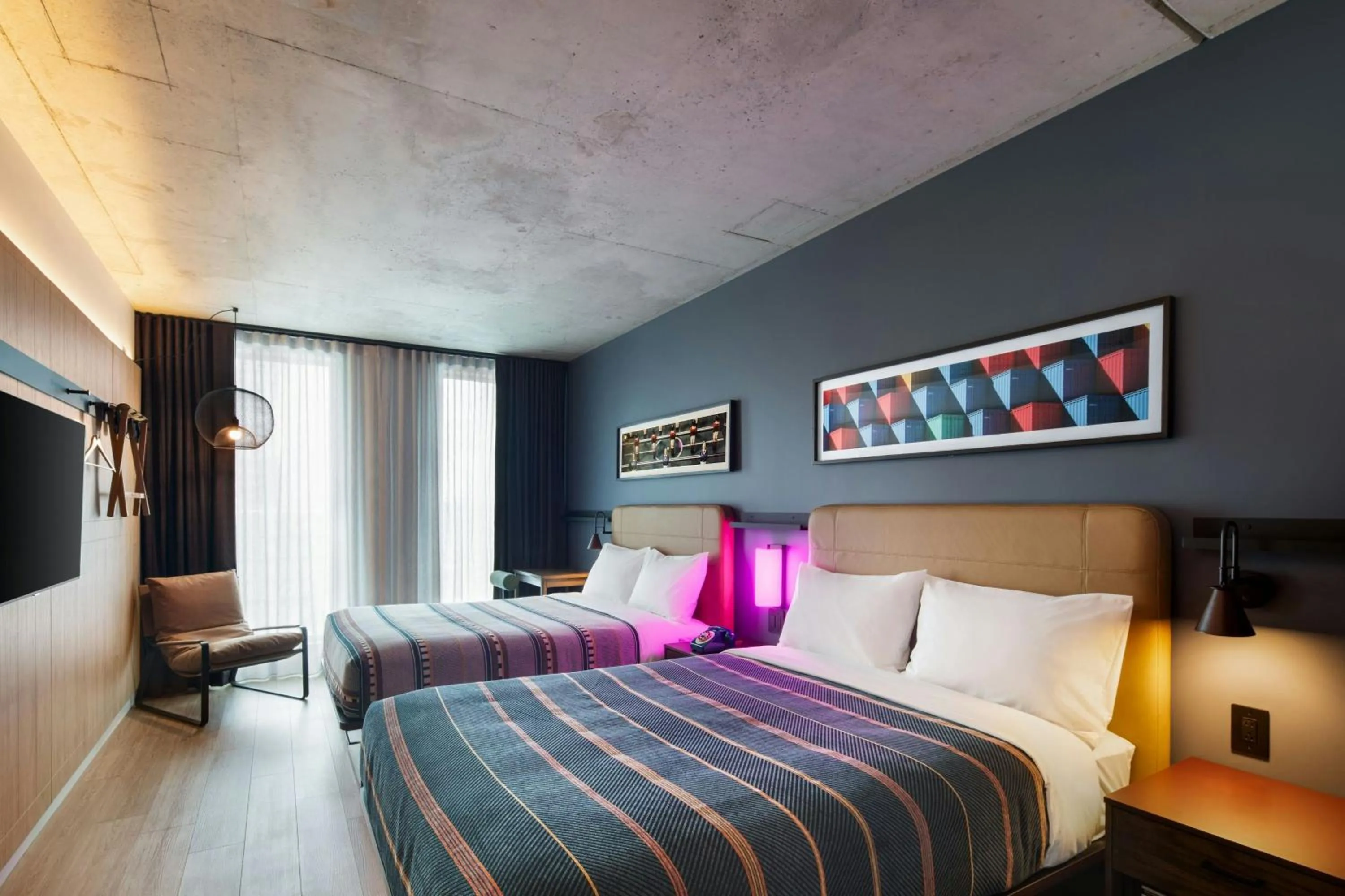 Photo of the whole room, Bed in Moxy Montreal Downtown