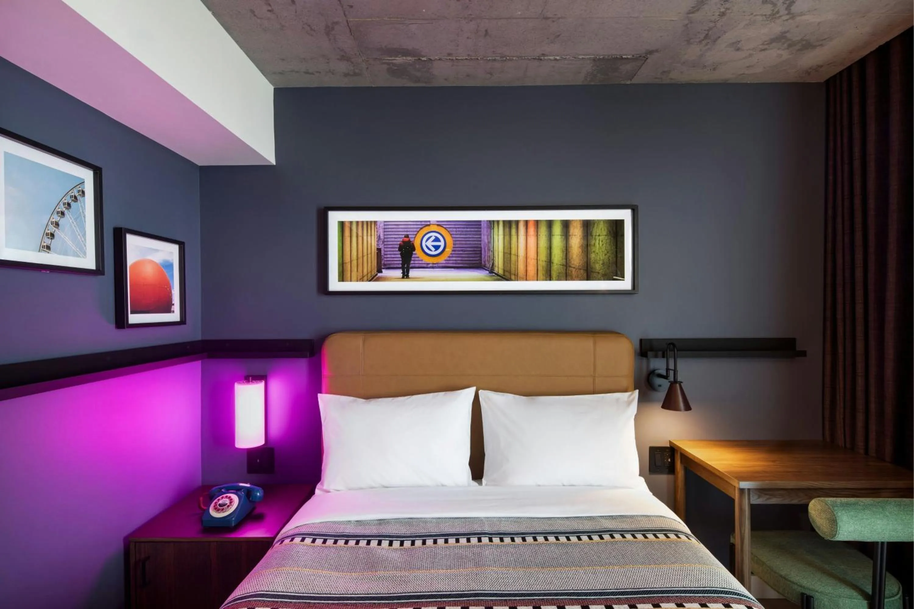 Photo of the whole room, Bed in Moxy Montreal Downtown