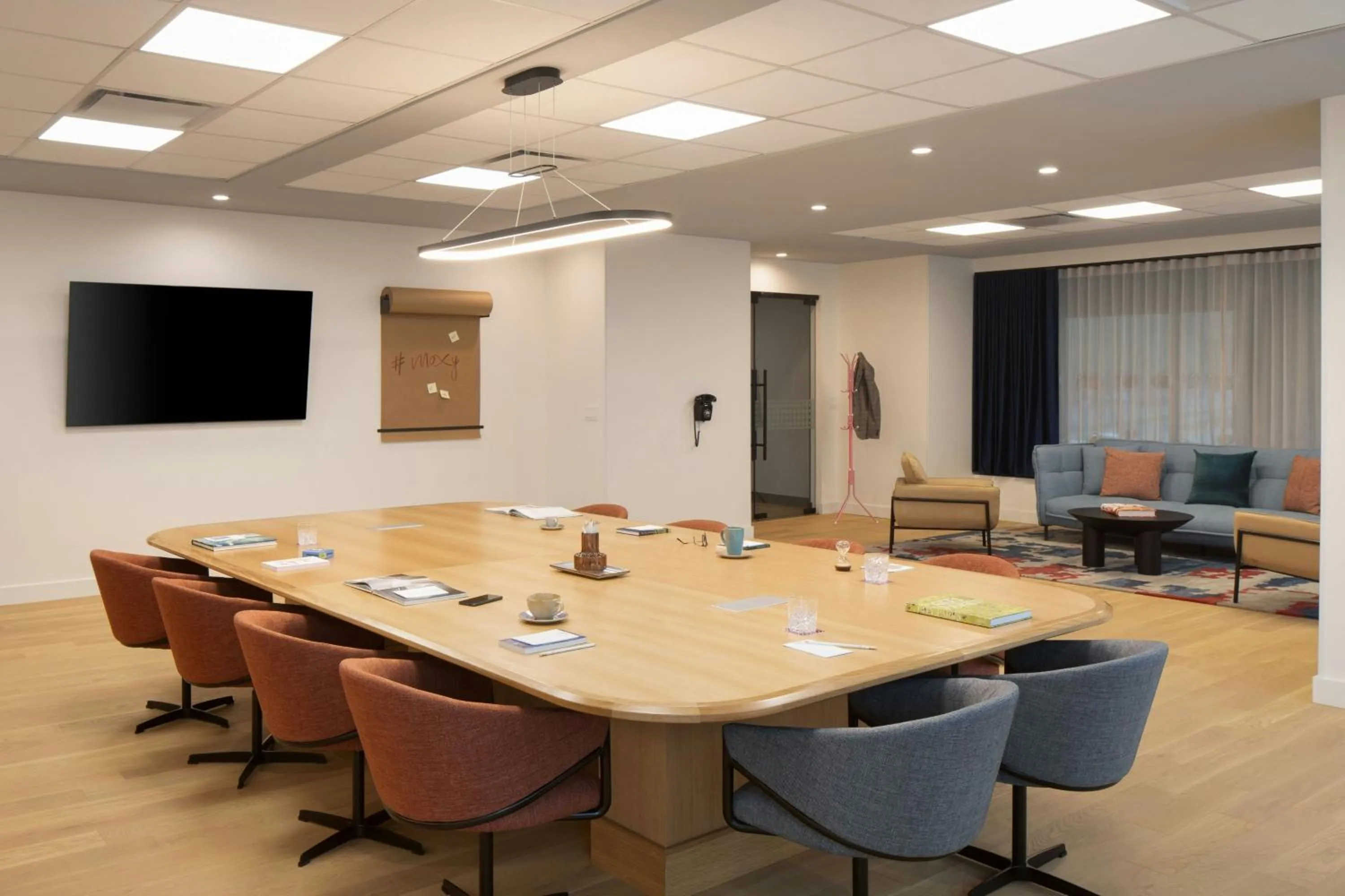 Meeting/conference room in Moxy Montreal Downtown