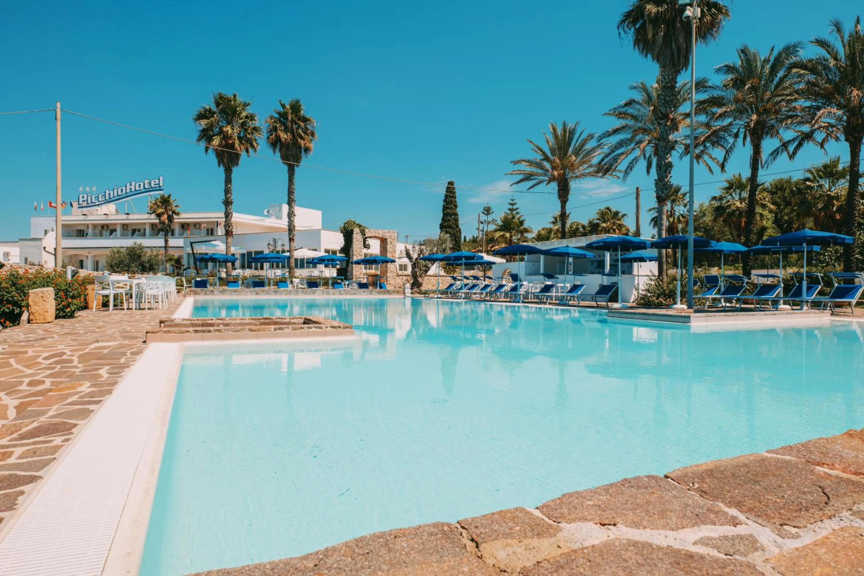 Property building in Picchio Hotel Pescoluse