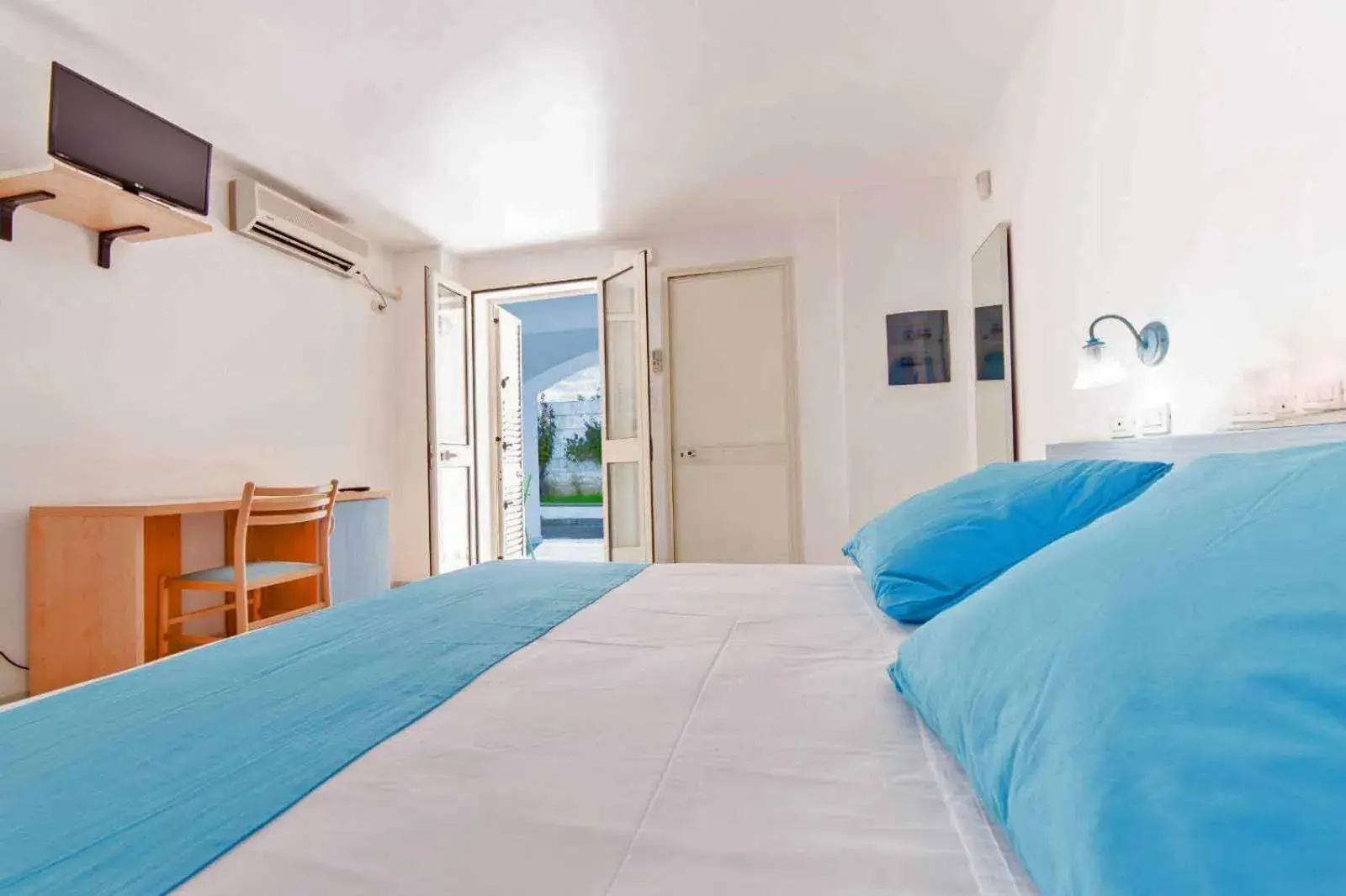 Economy Triple Room in Picchio Hotel Pescoluse Economy Triple Room in Picchio Hotel Pescoluse