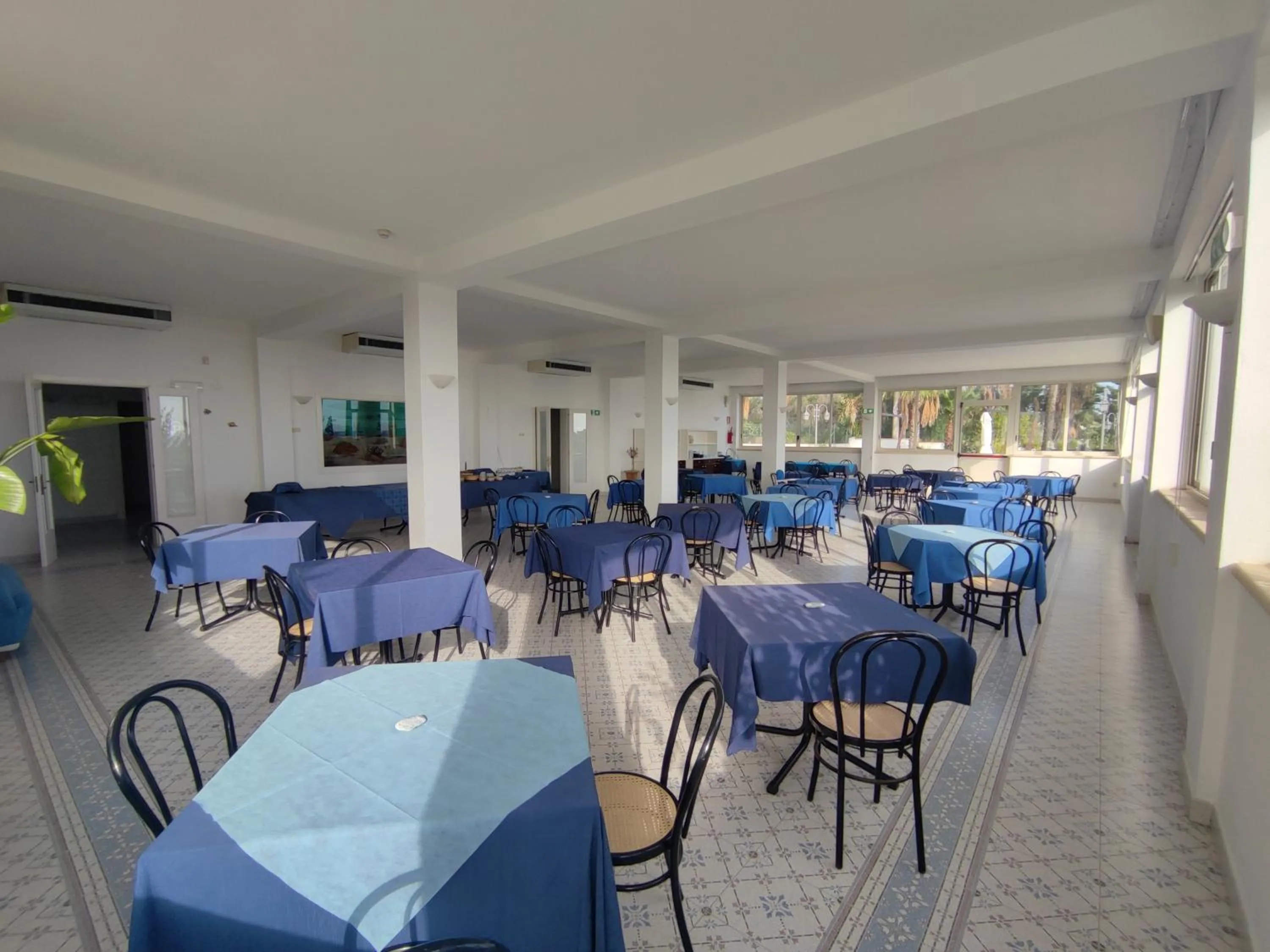 Restaurant/places to eat in Picchio Hotel Pescoluse