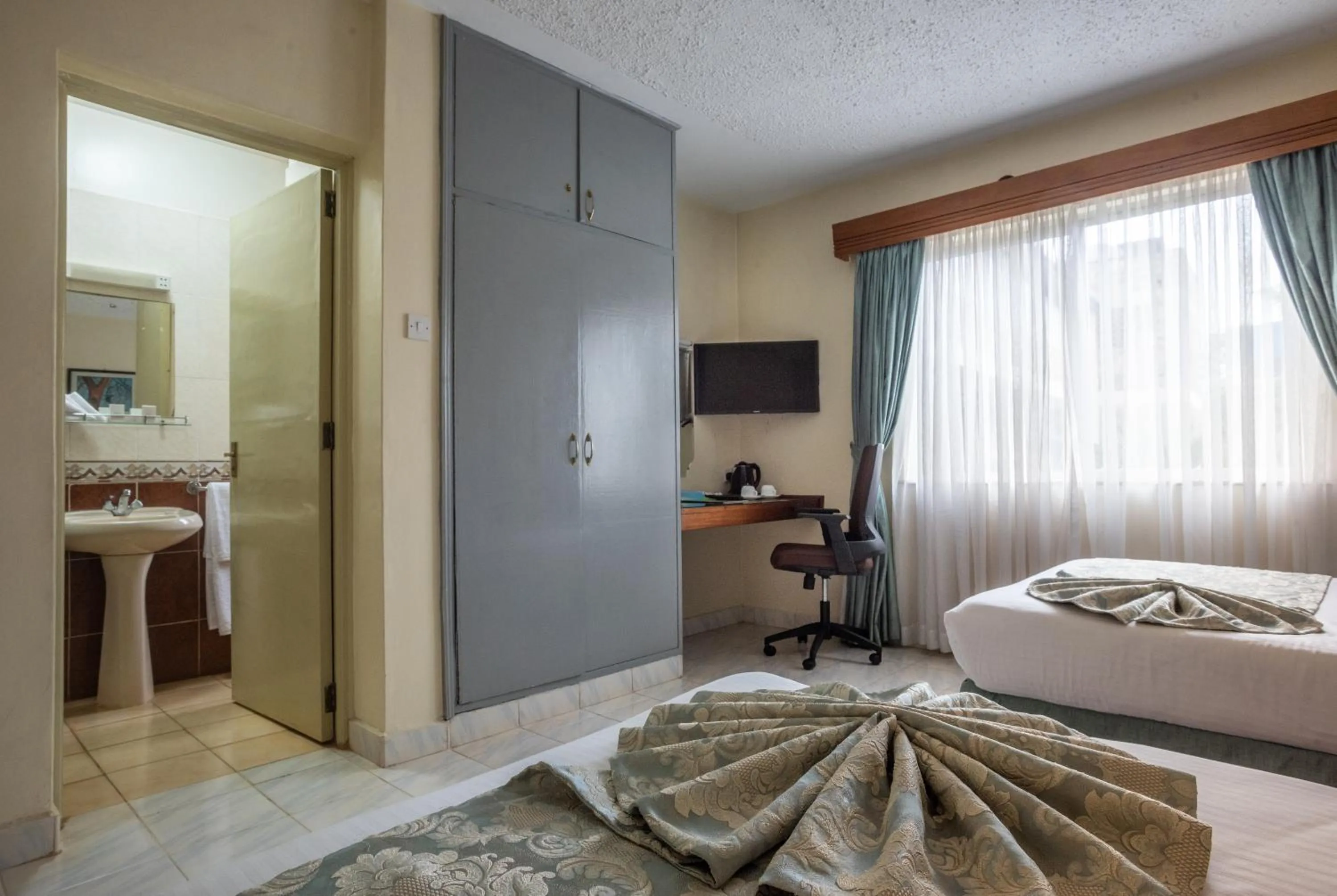 TV and multimedia, Bed in Sportsview Hotel Kasarani