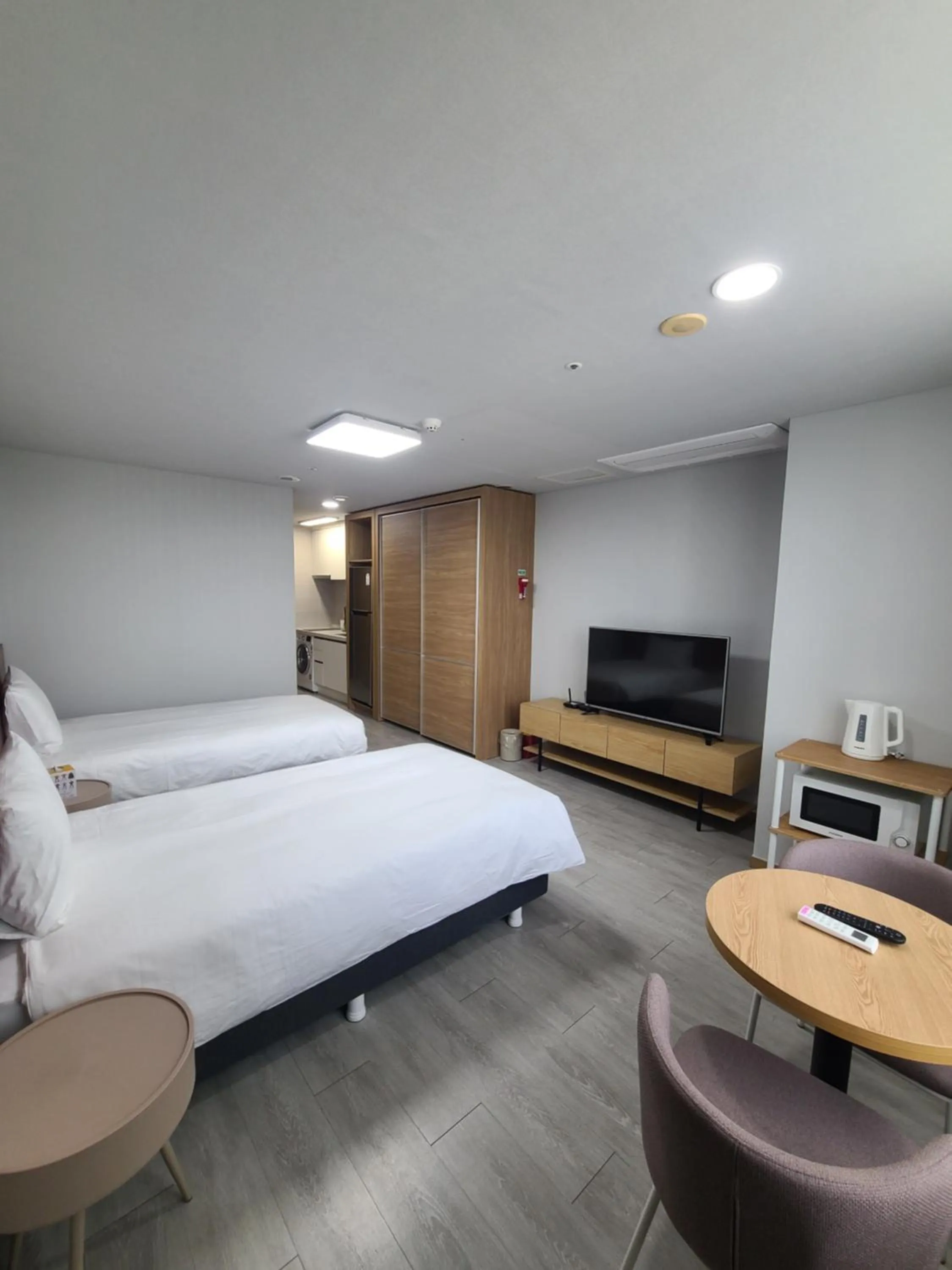 Decorative detail, Bed in Hotel Modak Namdaemun