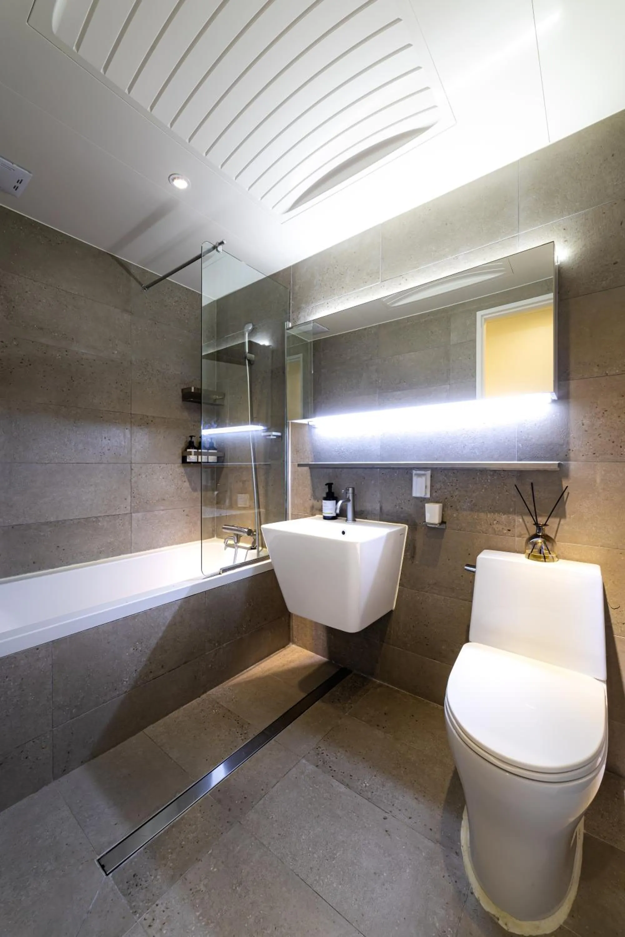 Toilet in Hotel Modak Namdaemun