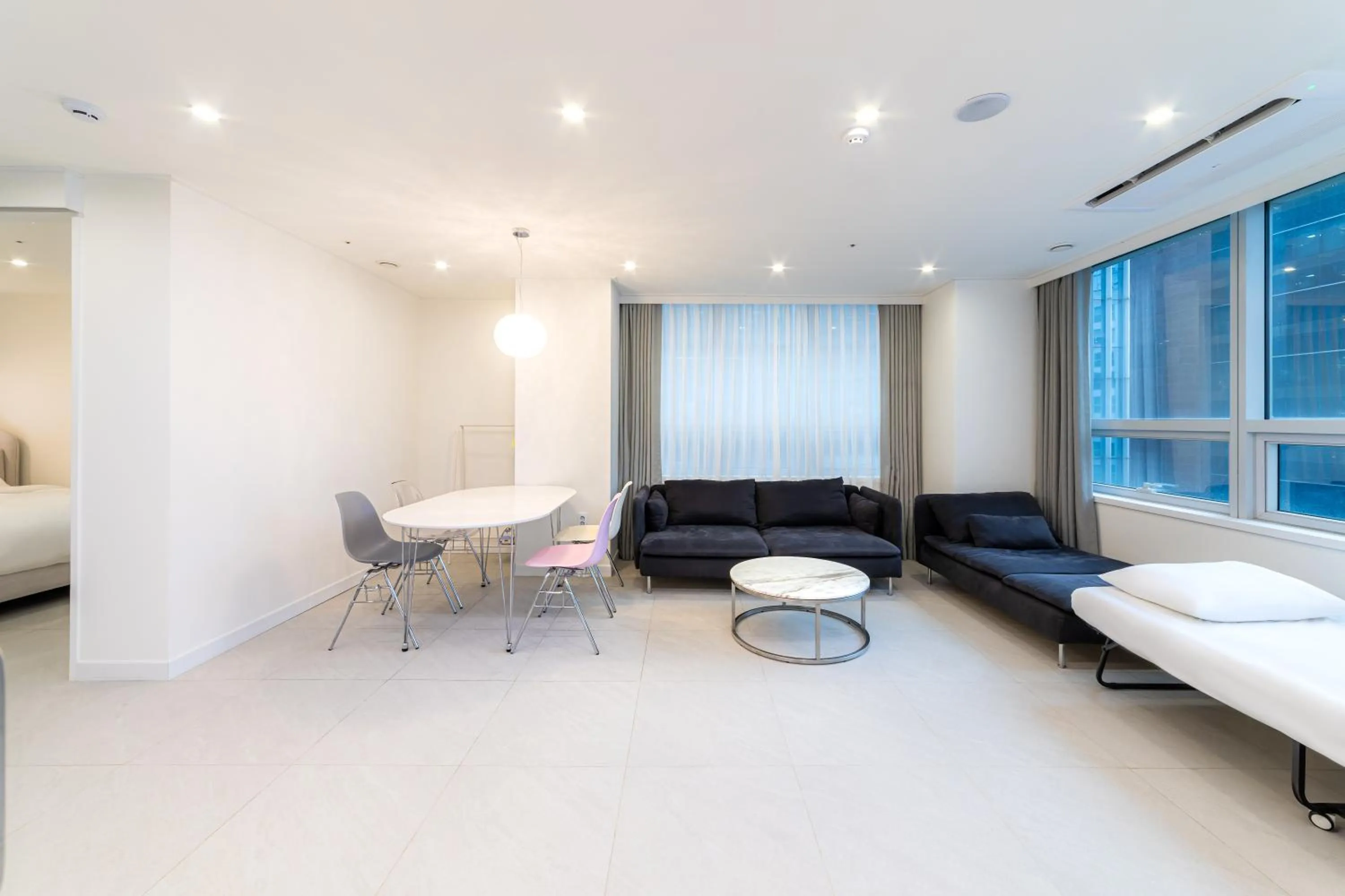 Living room, Bed in Hotel Modak Namdaemun