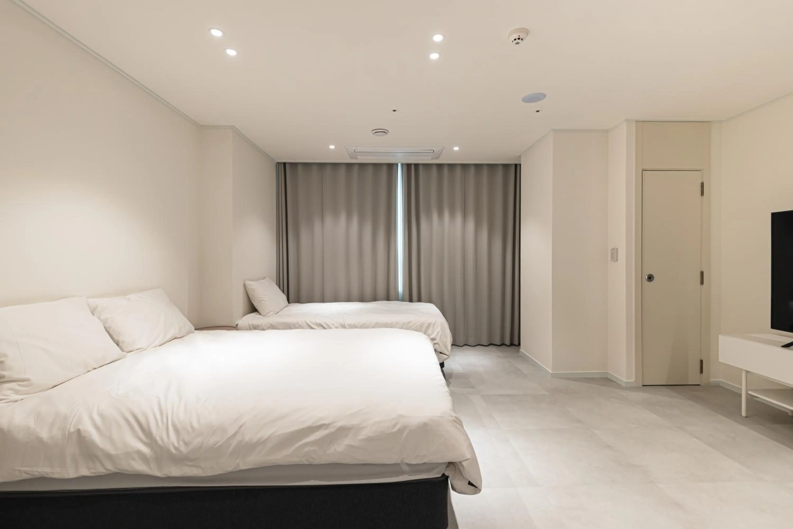 TV and multimedia, Bed in Hotel Modak Namdaemun