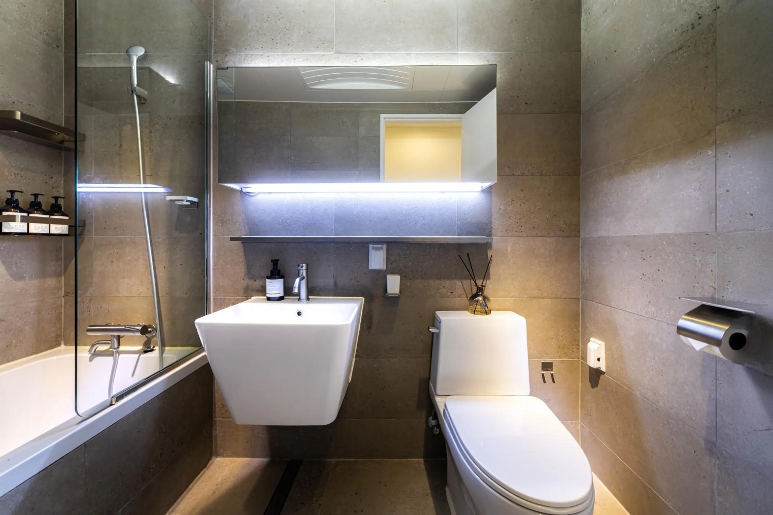 Toilet in Hotel Modak Namdaemun