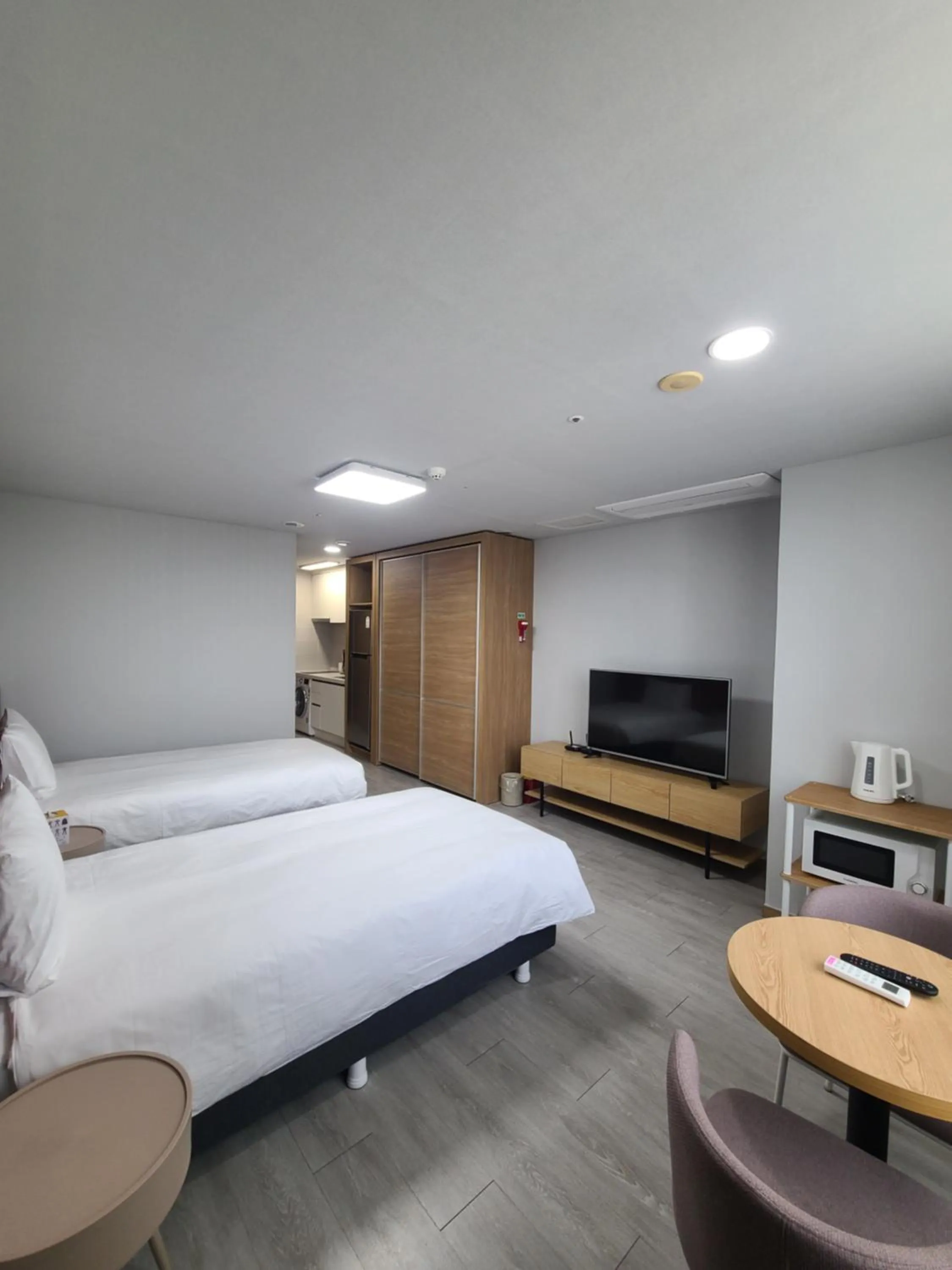 Decorative detail, Bed in Hotel Modak Namdaemun