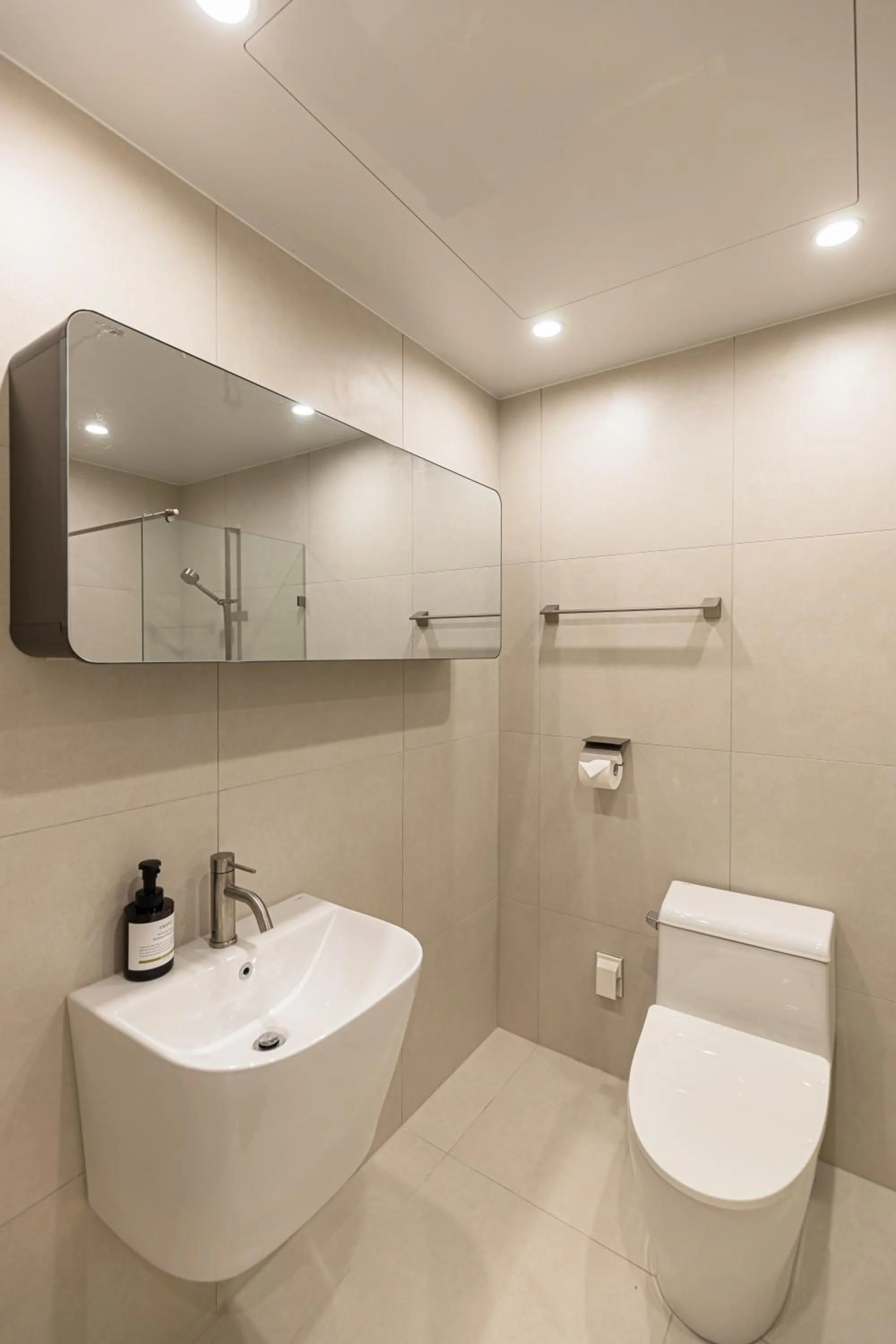 Shower in Hotel Modak Namdaemun