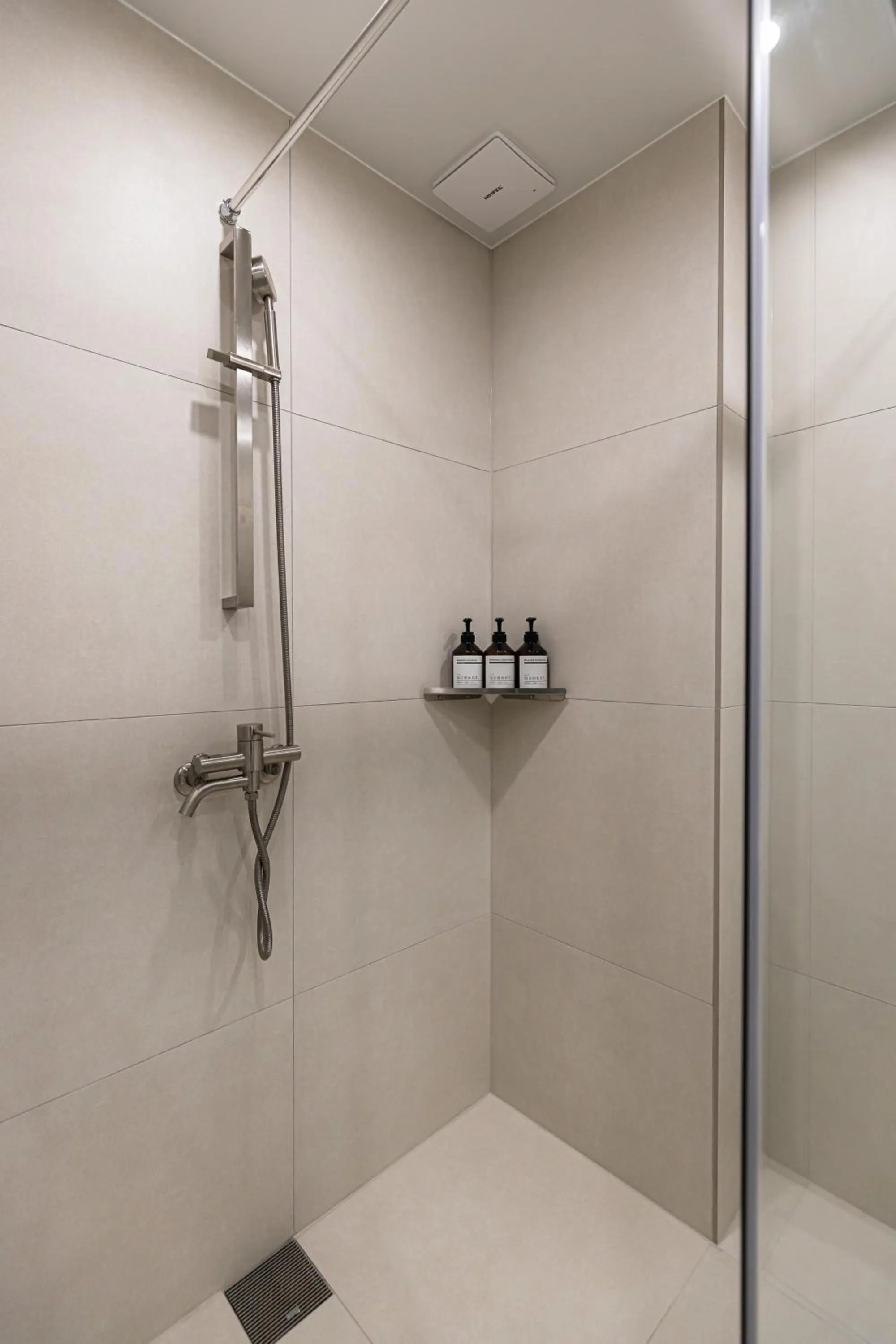 Shower in Hotel Modak Namdaemun