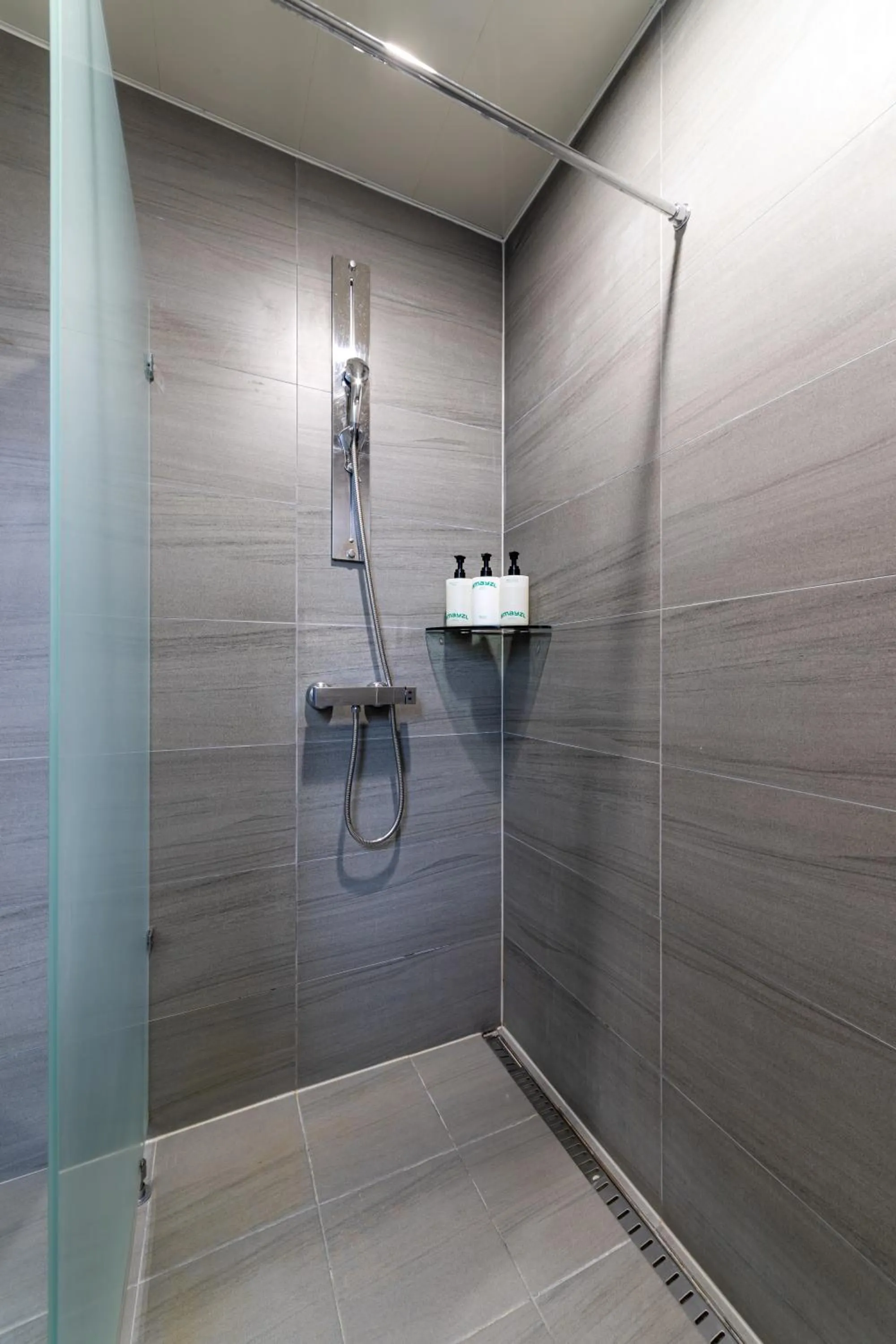 Shower in Hotel Modak Namdaemun