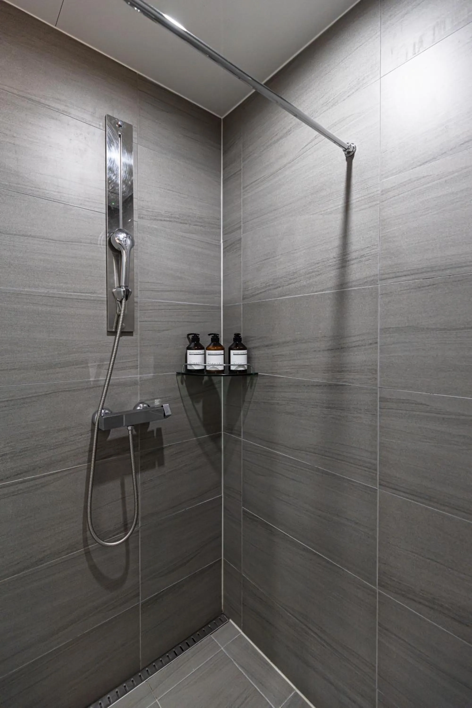 Shower in Hotel Modak Namdaemun