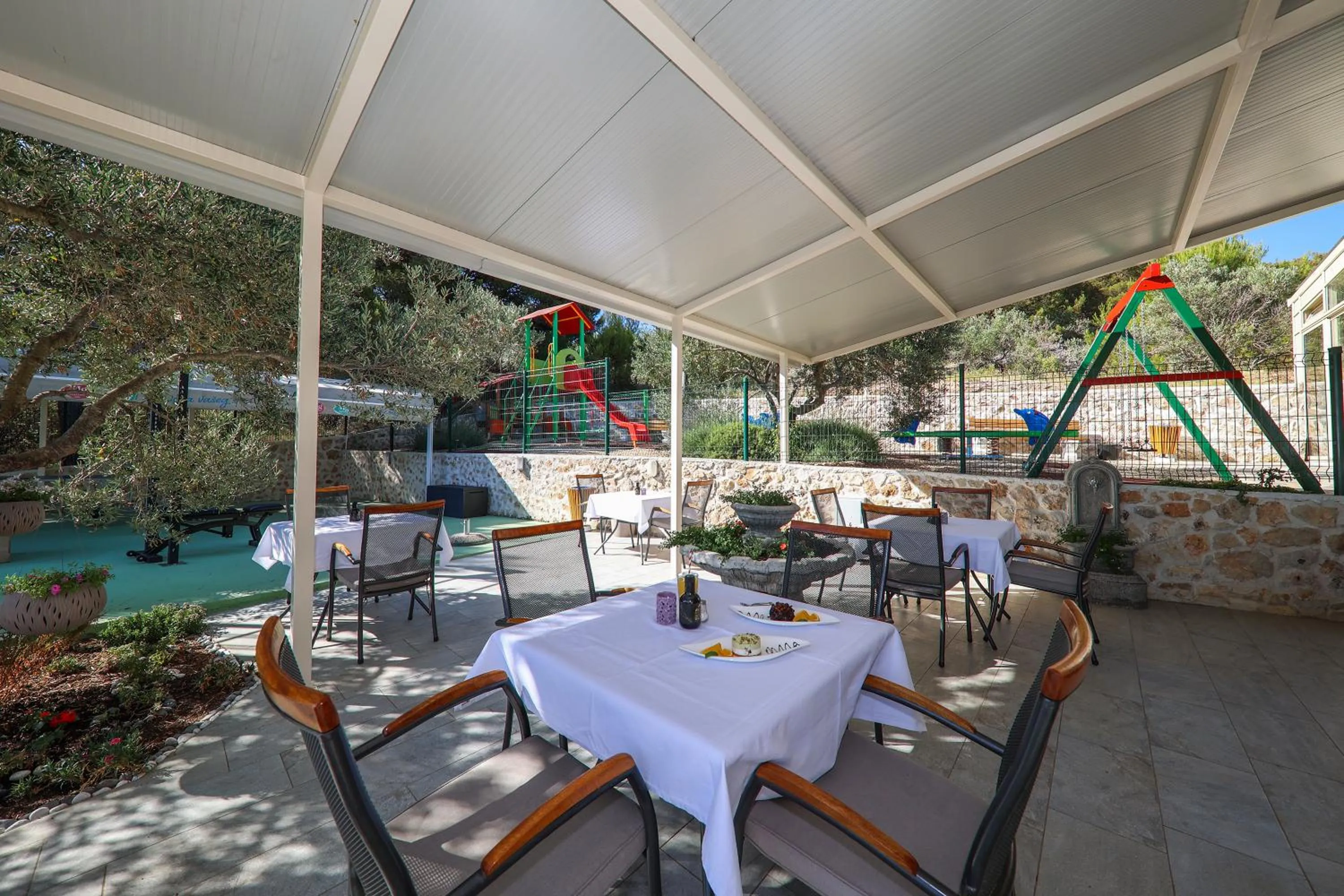 Restaurant/places to eat in Hotel Murter