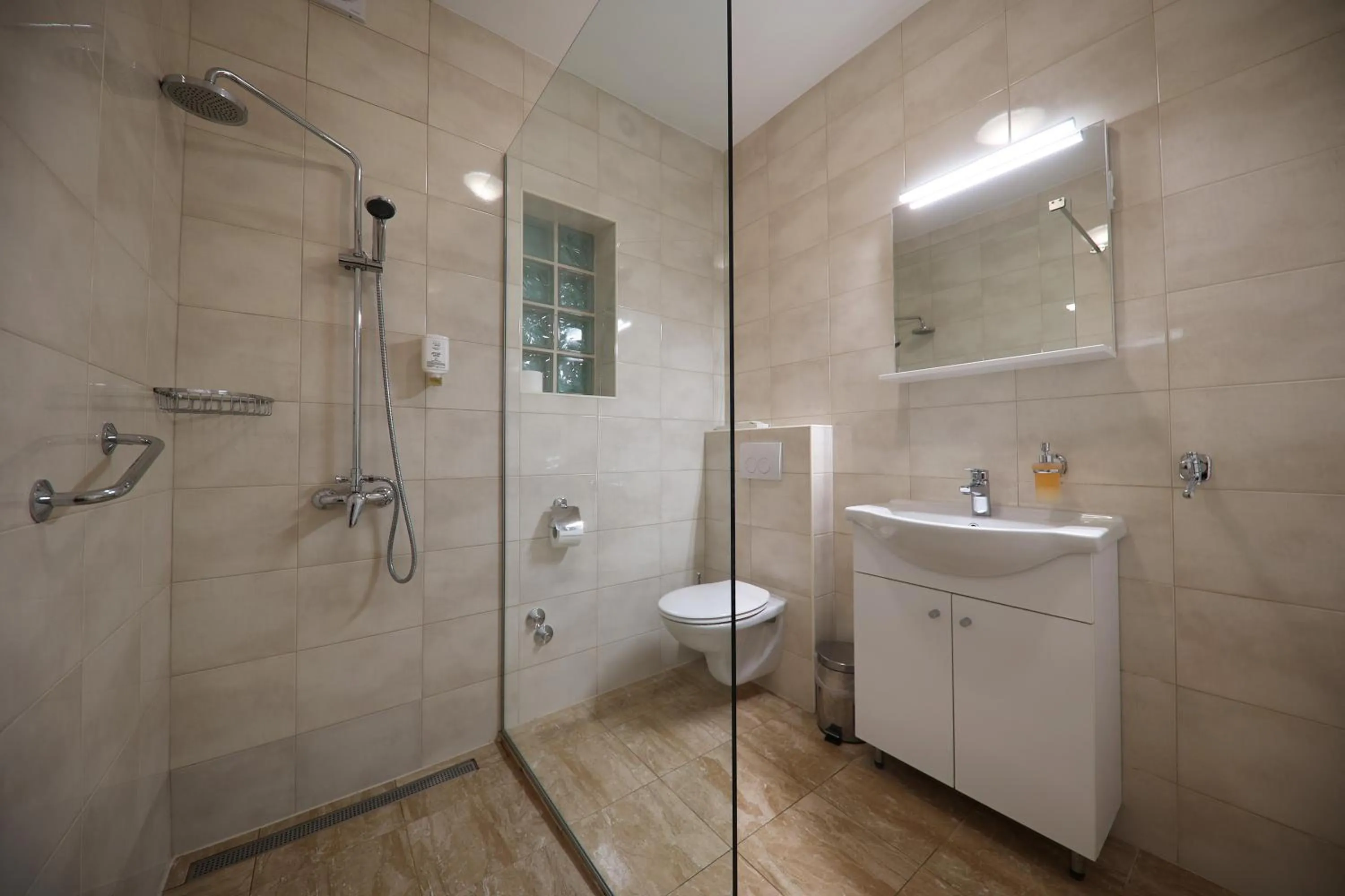 Bathroom in Hotel Murter