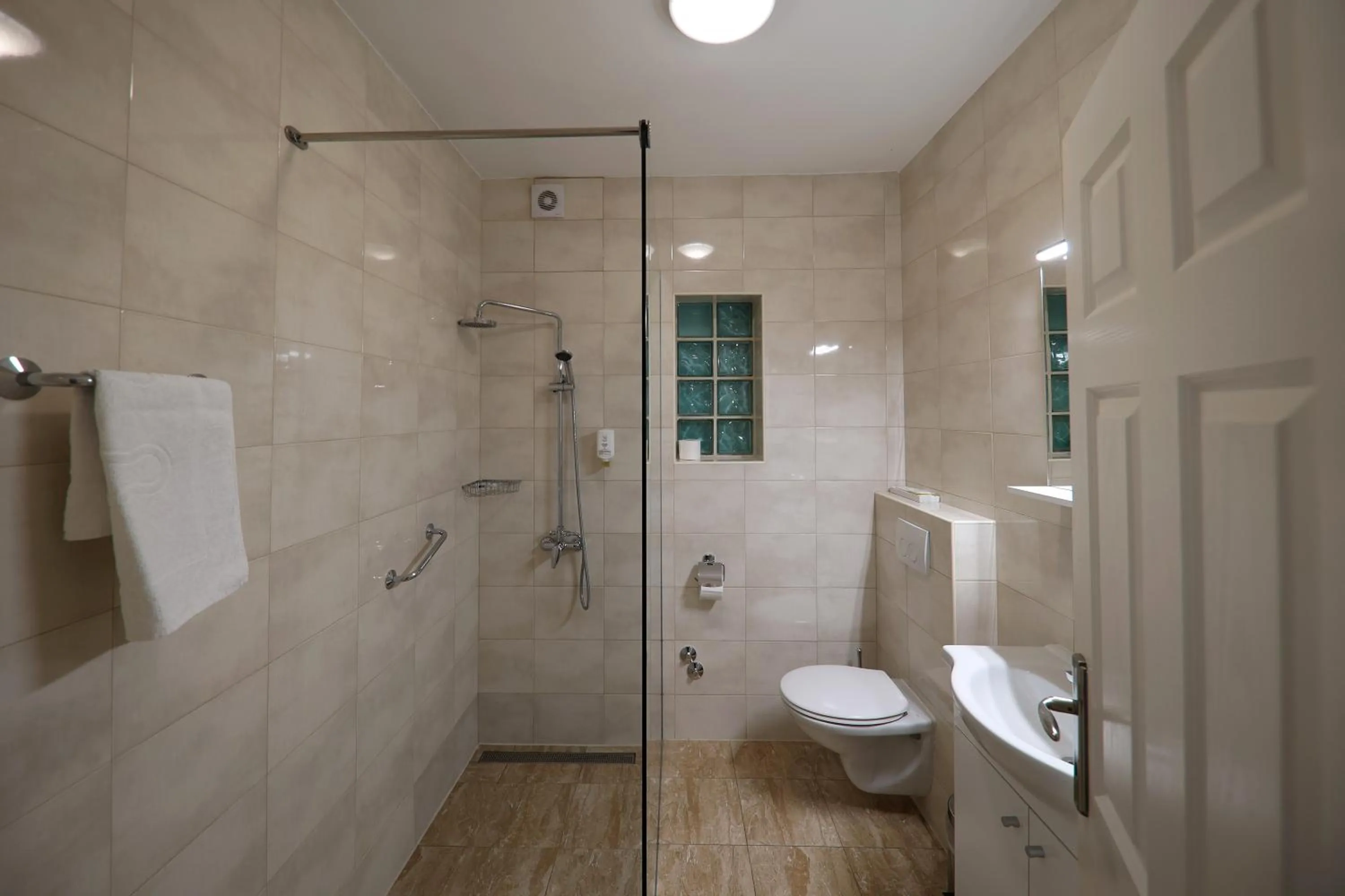 Bathroom in Hotel Murter