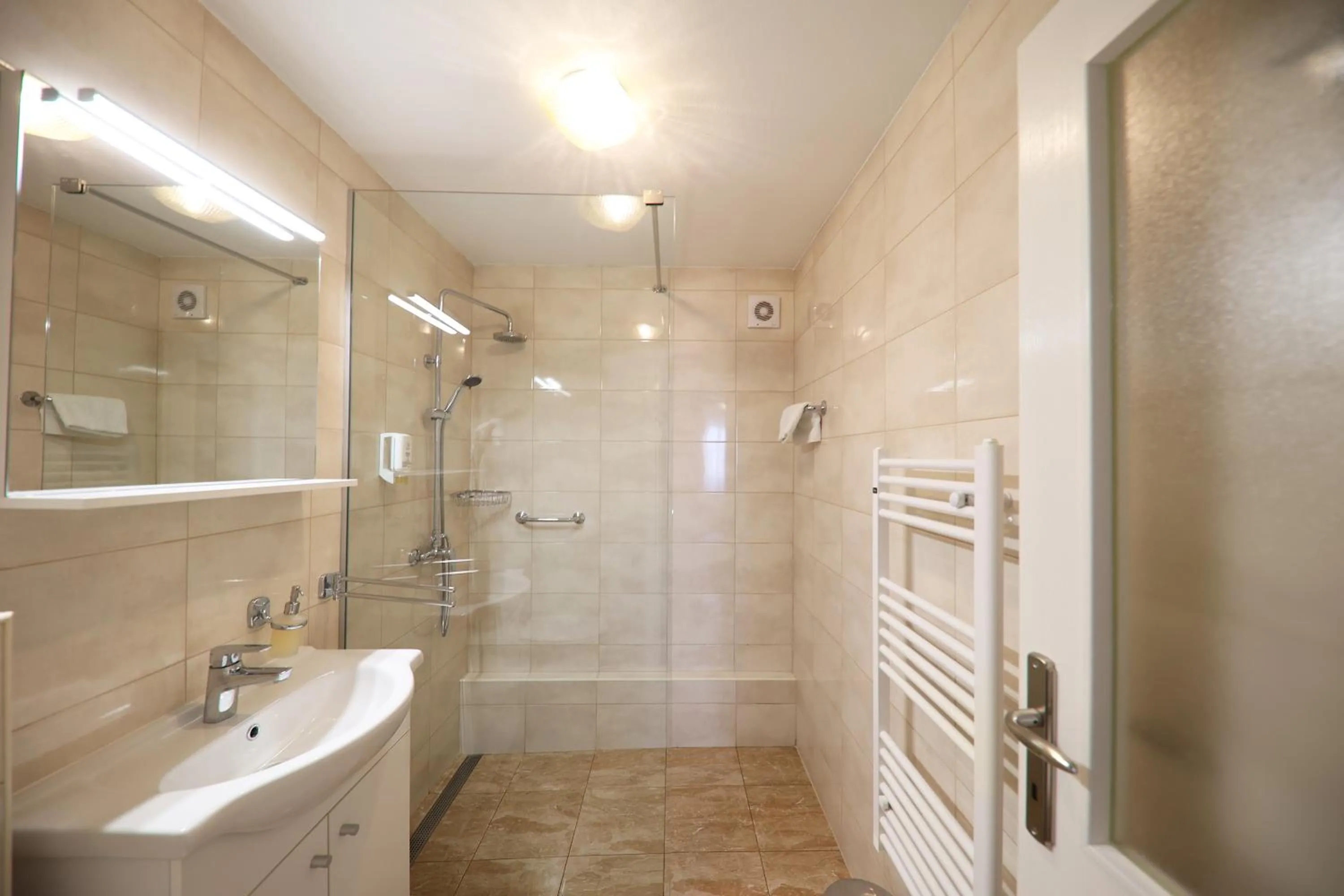 Bathroom in Hotel Murter