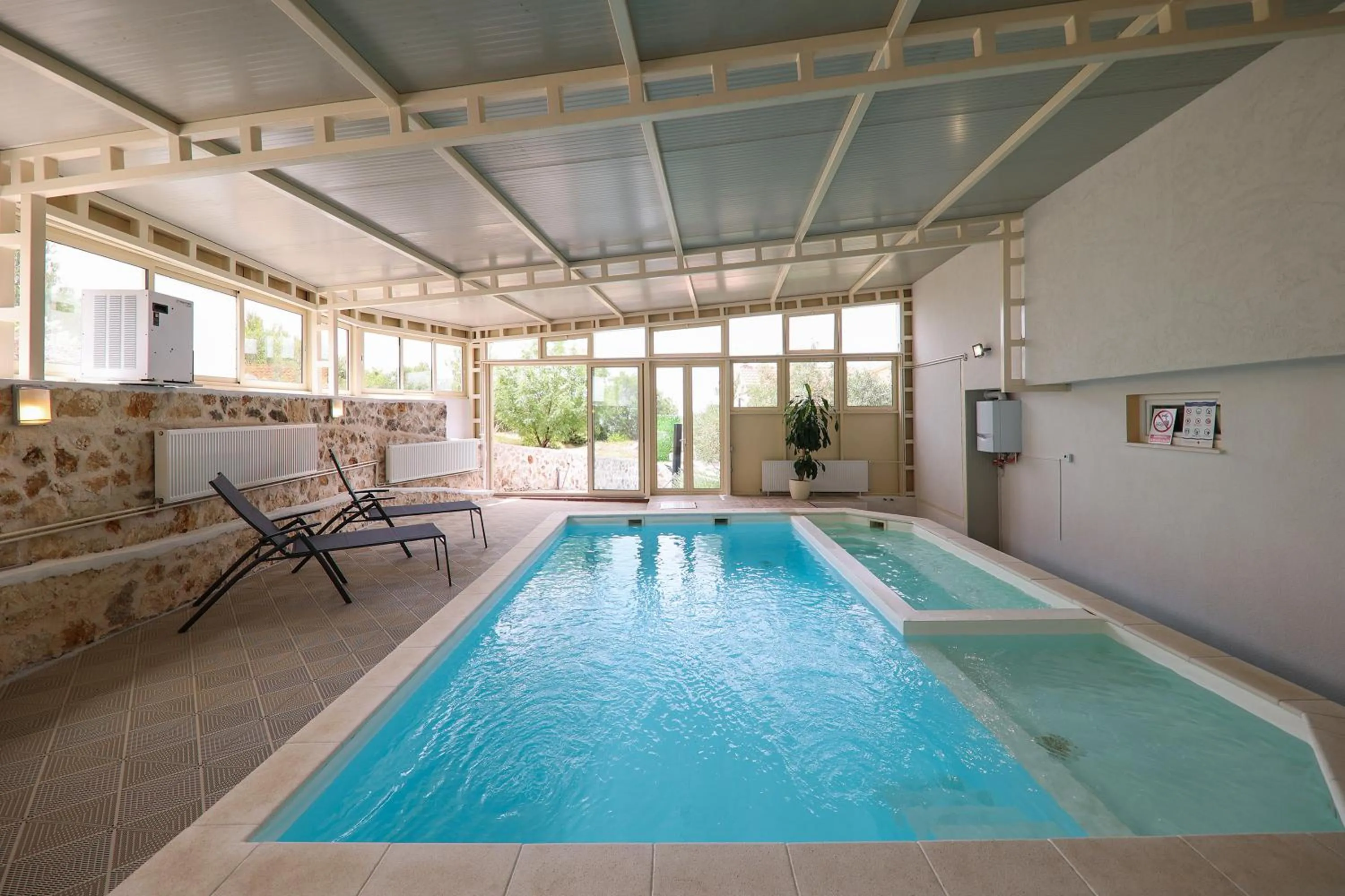 Swimming pool in Hotel Murter