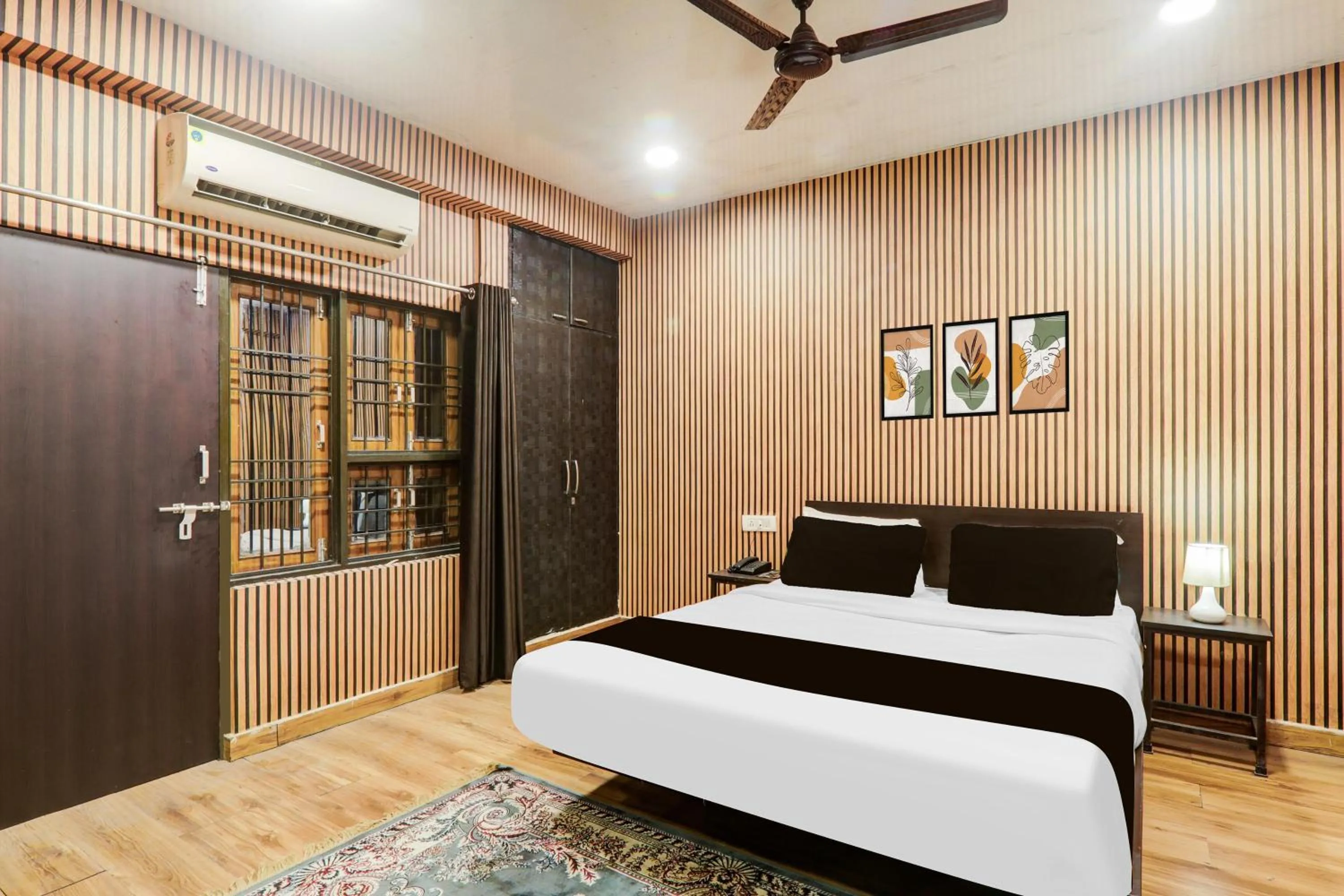 Super Townhouse Awas Vikas Kalyanpur