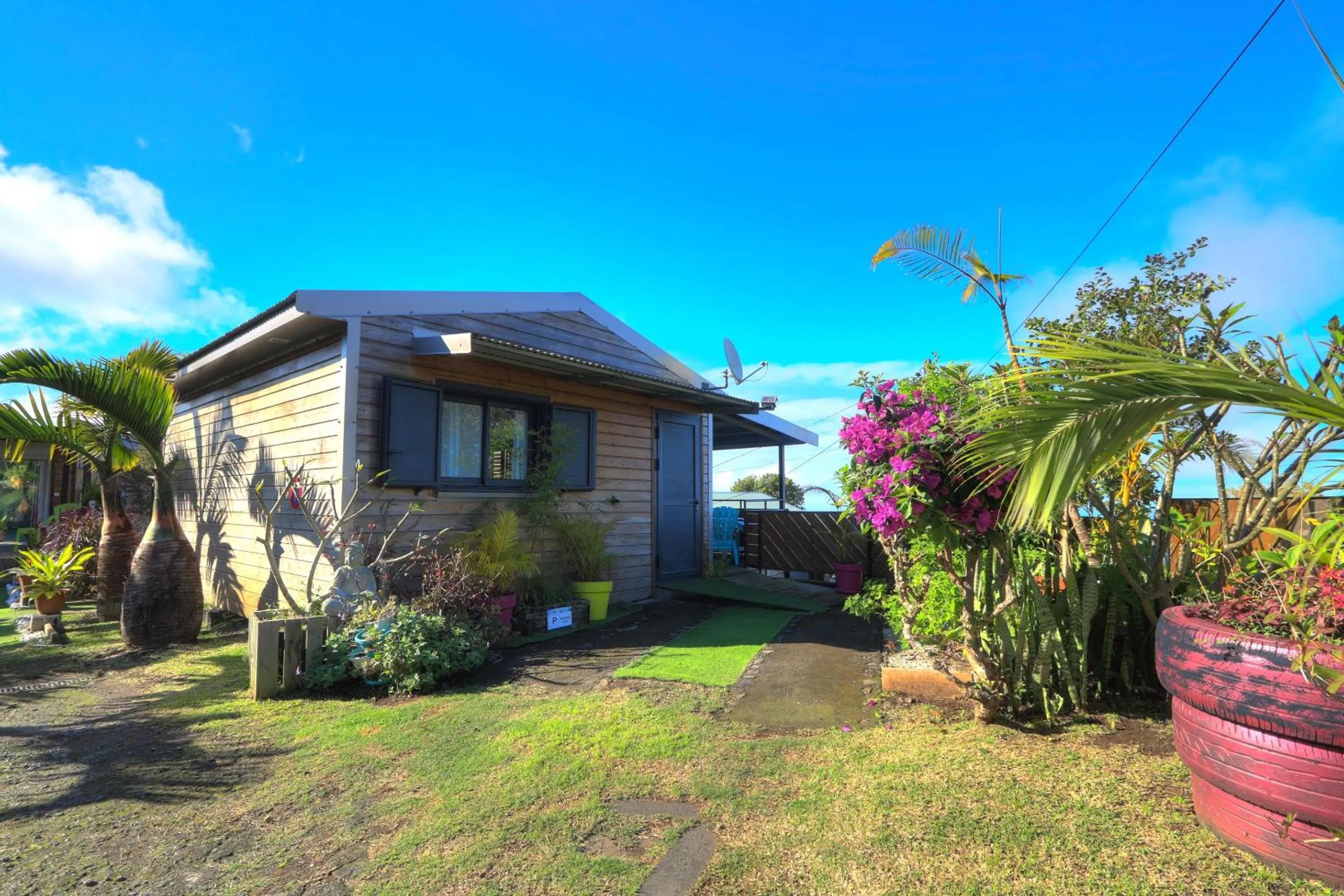 Inner courtyard view in Les Gites Le Bambou - 3 étoiles - Les Avirons