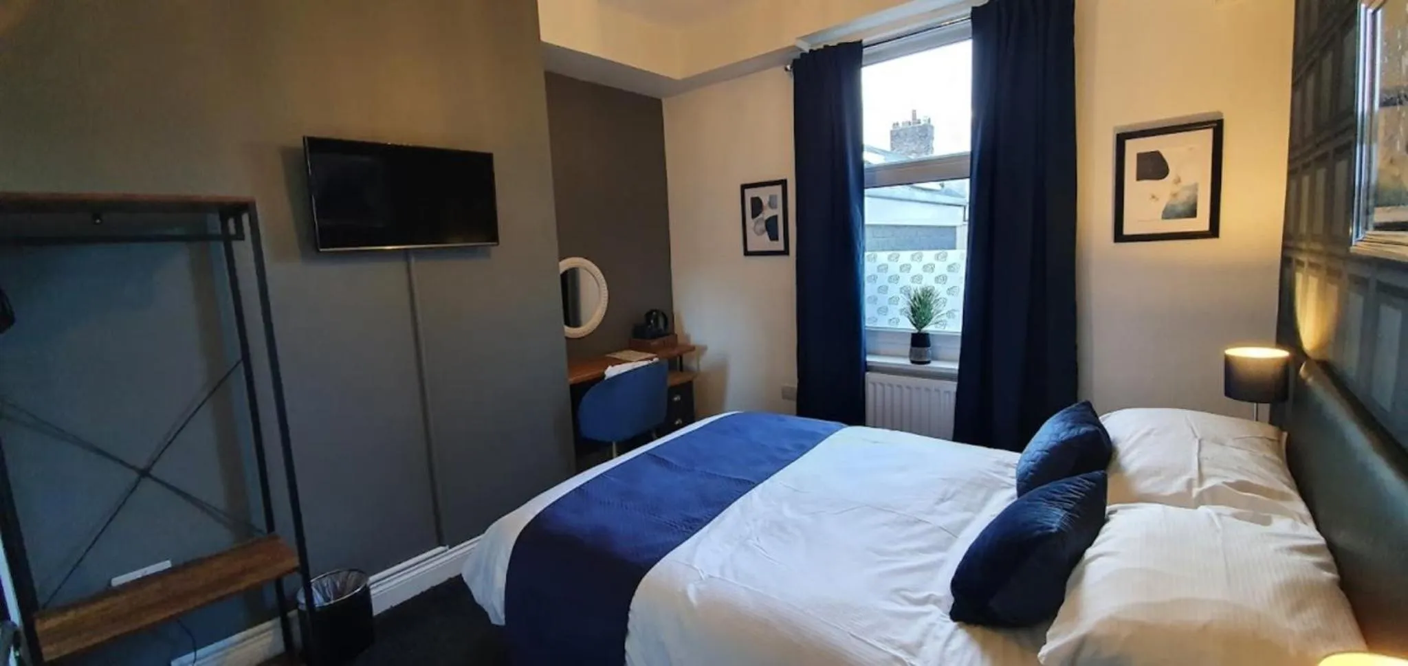 Bedroom, Bed in The Clifton