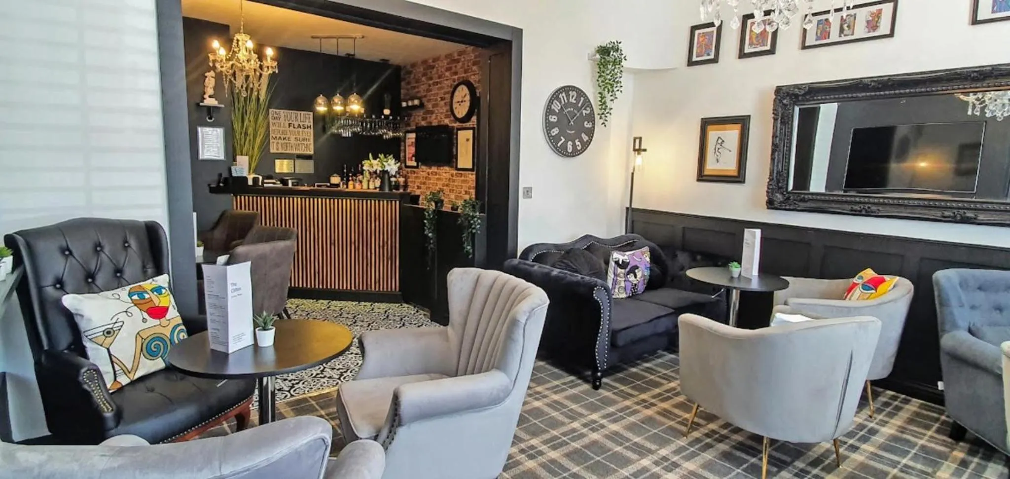 Lounge or bar in The Clifton