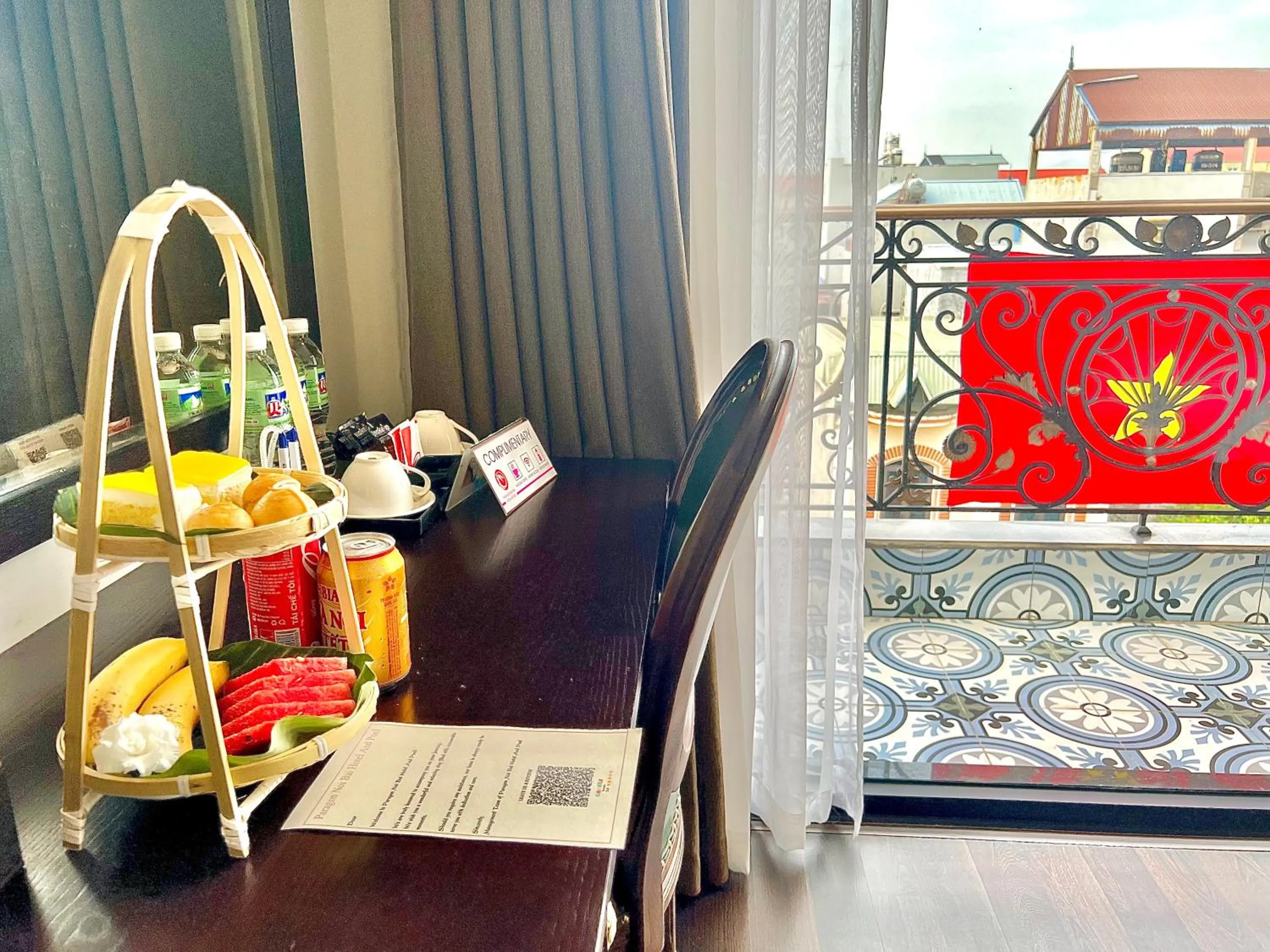 Food and drinks in Paragon Noi Bai Pool And Best View Airport Hotel