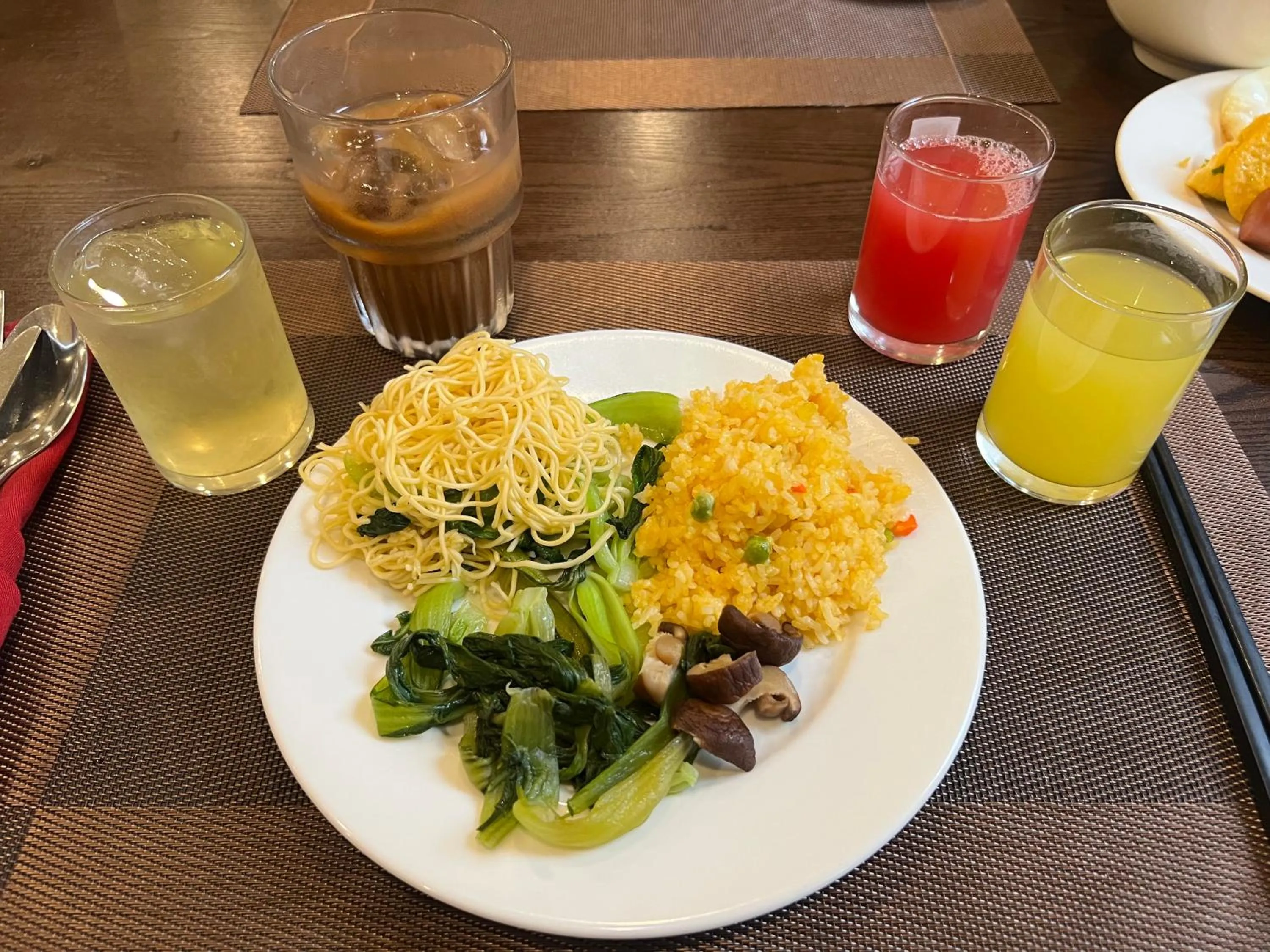 Paragon Noi Bai Pool And Best View Airport Hotel