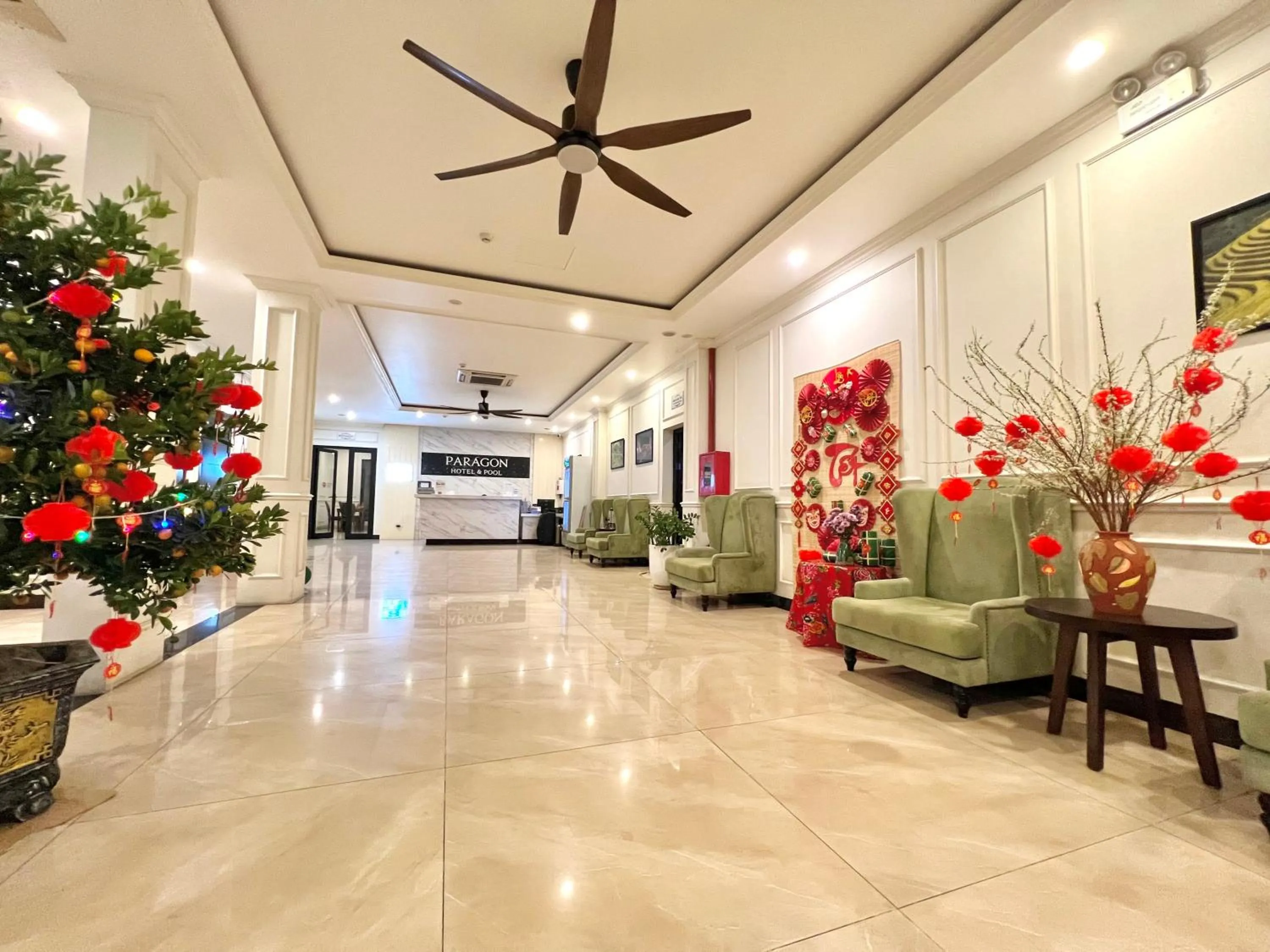 Lobby or reception in Paragon Noi Bai Pool And Best View Airport Hotel