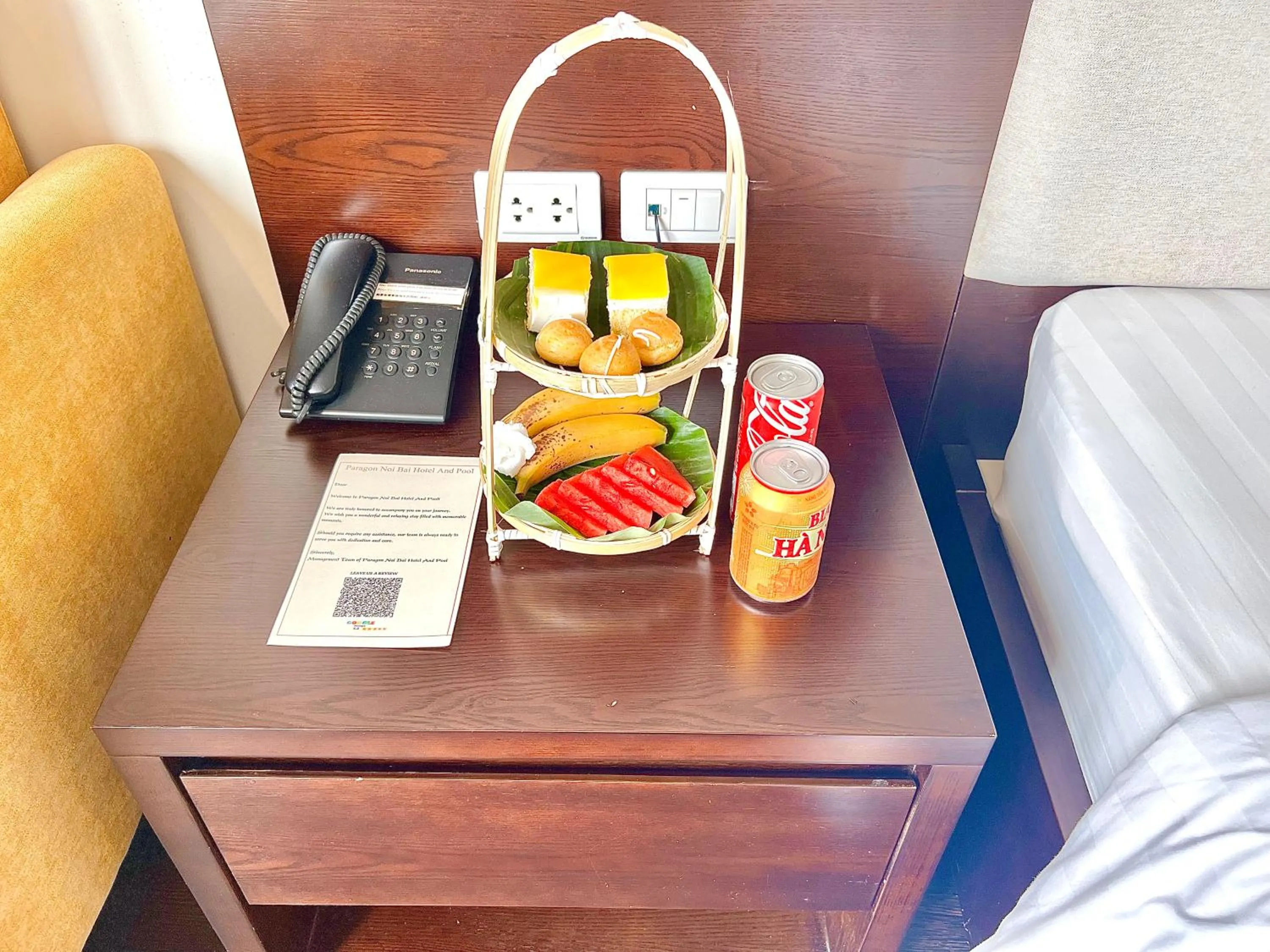 Food and drinks in Paragon Noi Bai Pool And Best View Airport Hotel