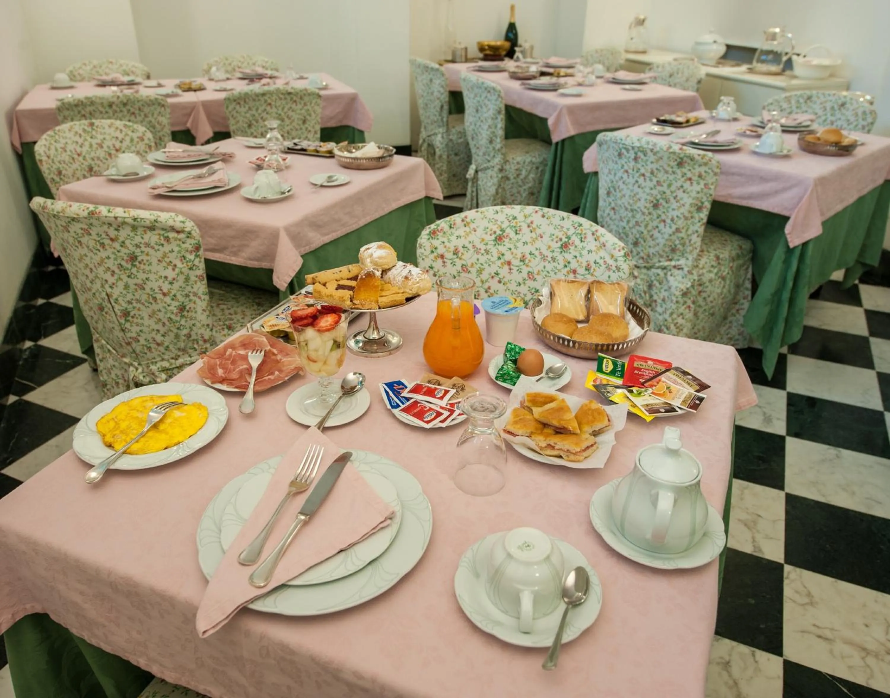 Continental breakfast in Hotel Villa Giulia