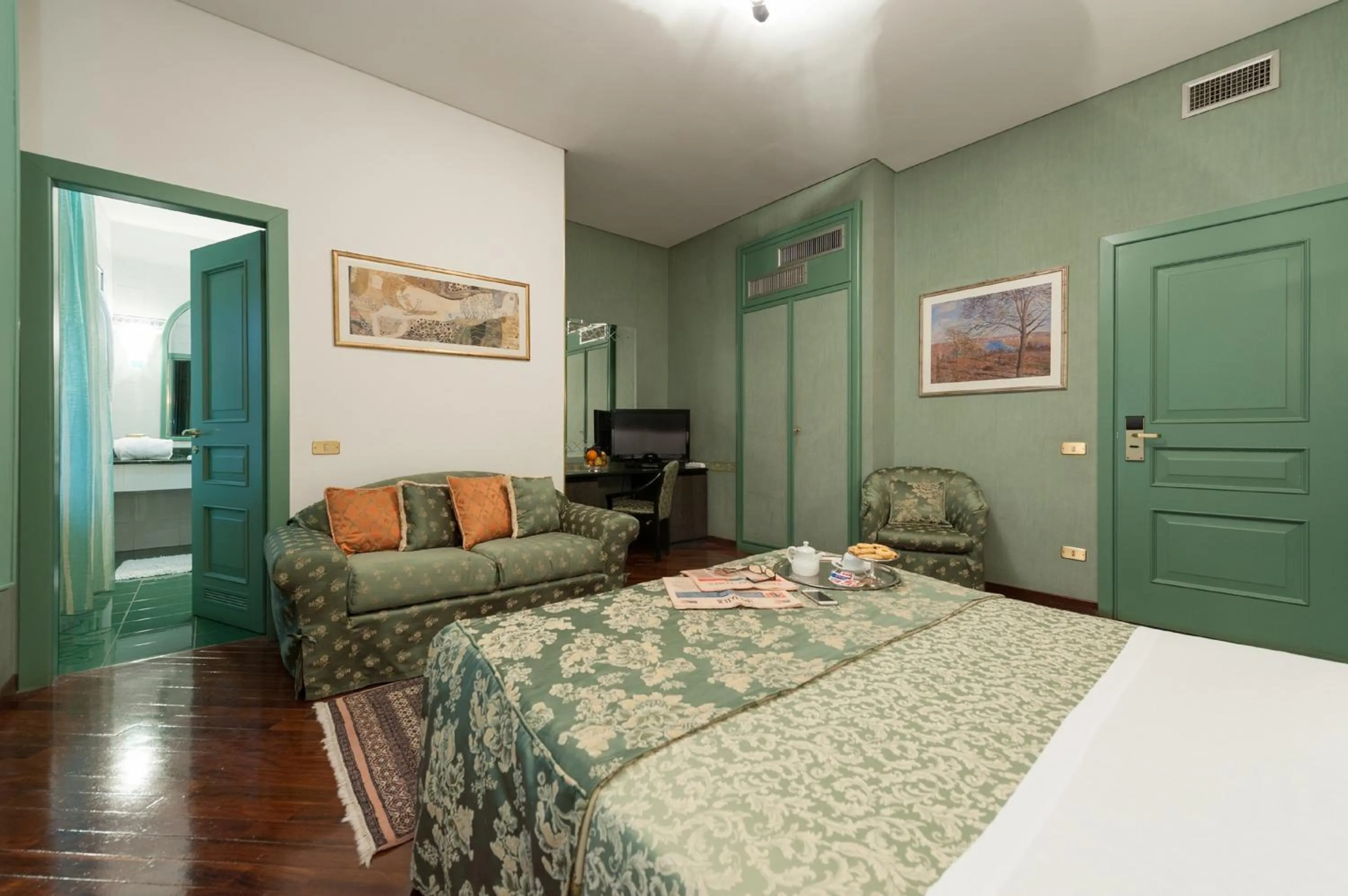 Photo of the whole room, Bed in Hotel Villa Giulia