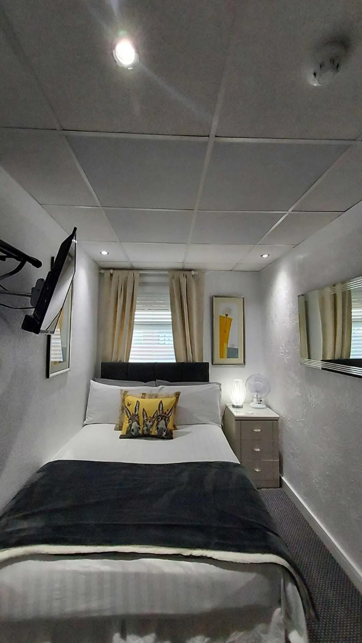 Bedroom, Bed in Rock Dene Hotel