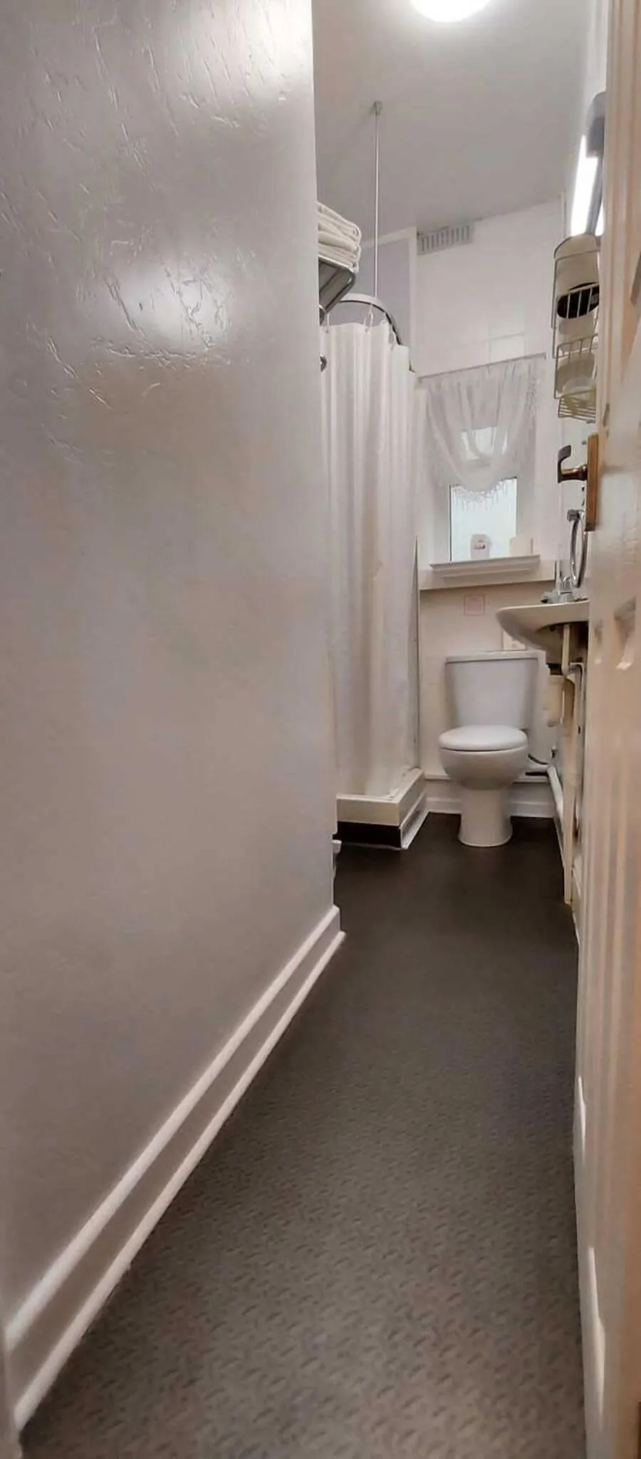 Bathroom in Rock Dene Hotel