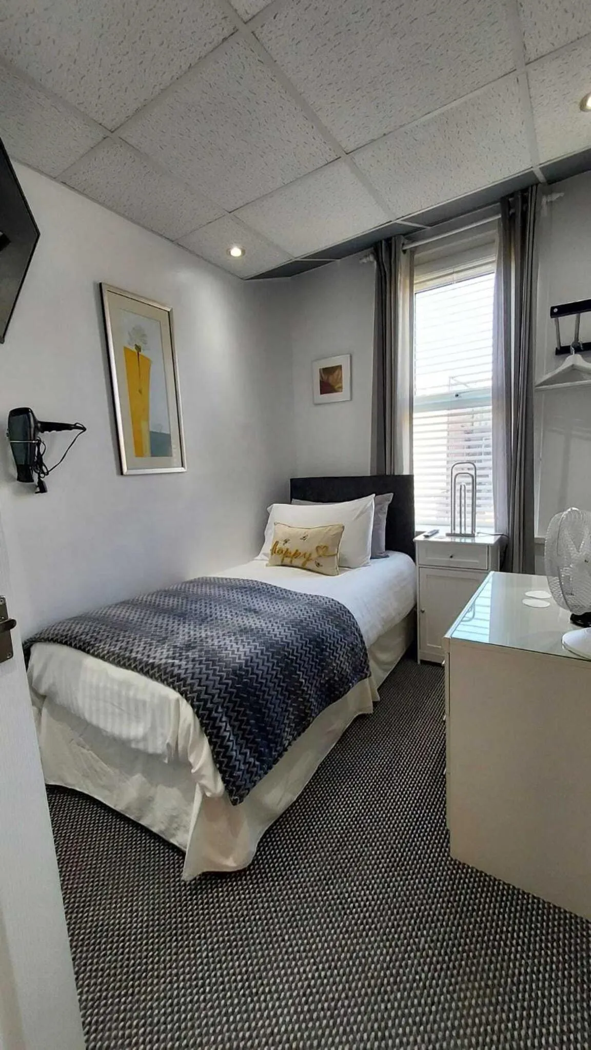 Bedroom, Bed in Rock Dene Hotel