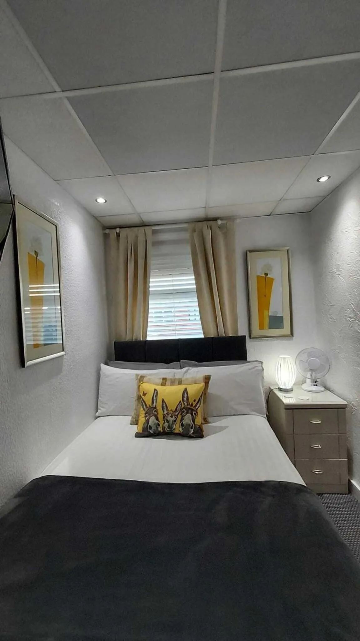 Bedroom, Bed in Rock Dene Hotel