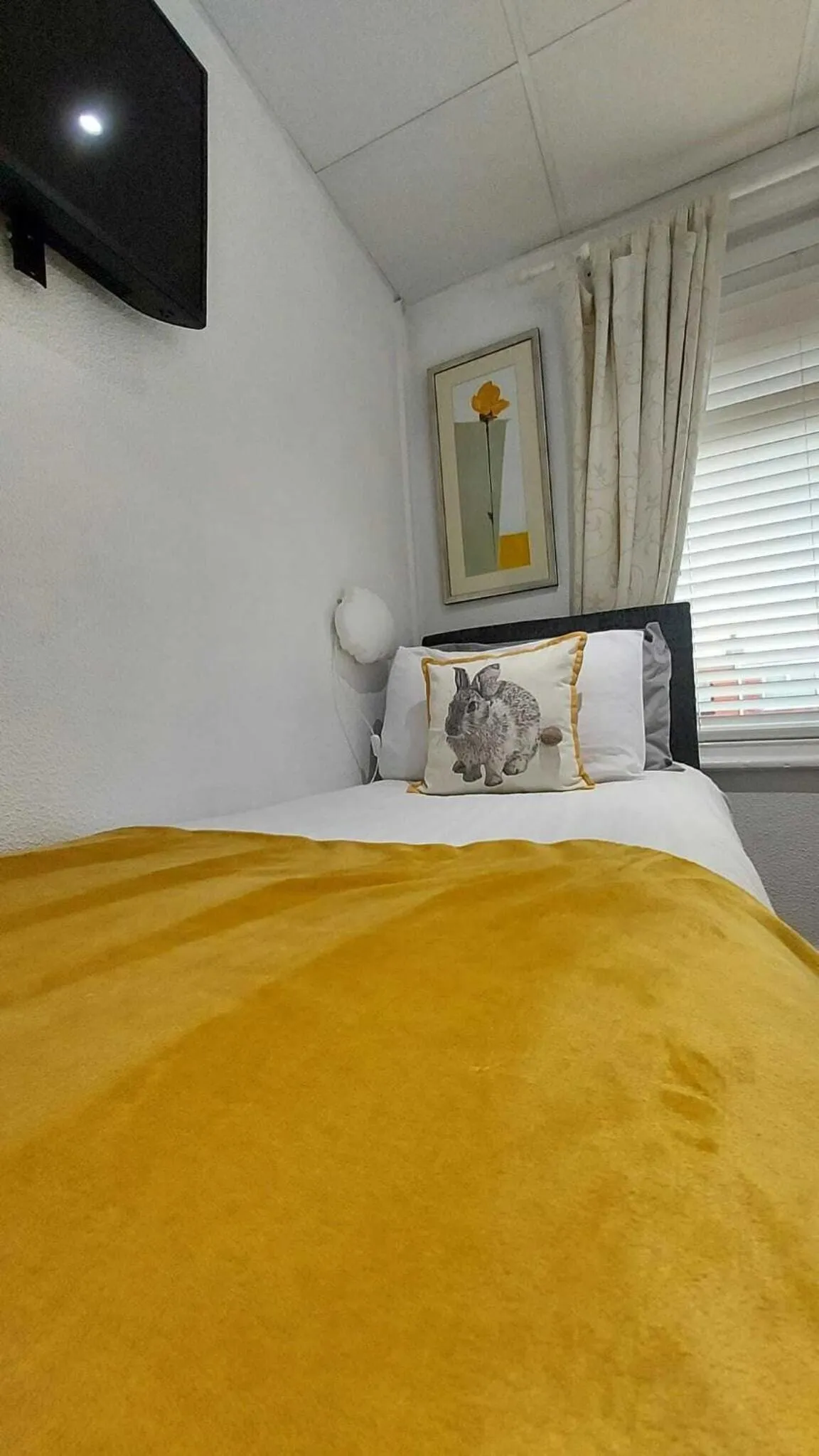 Bedroom, Bed in Rock Dene Hotel