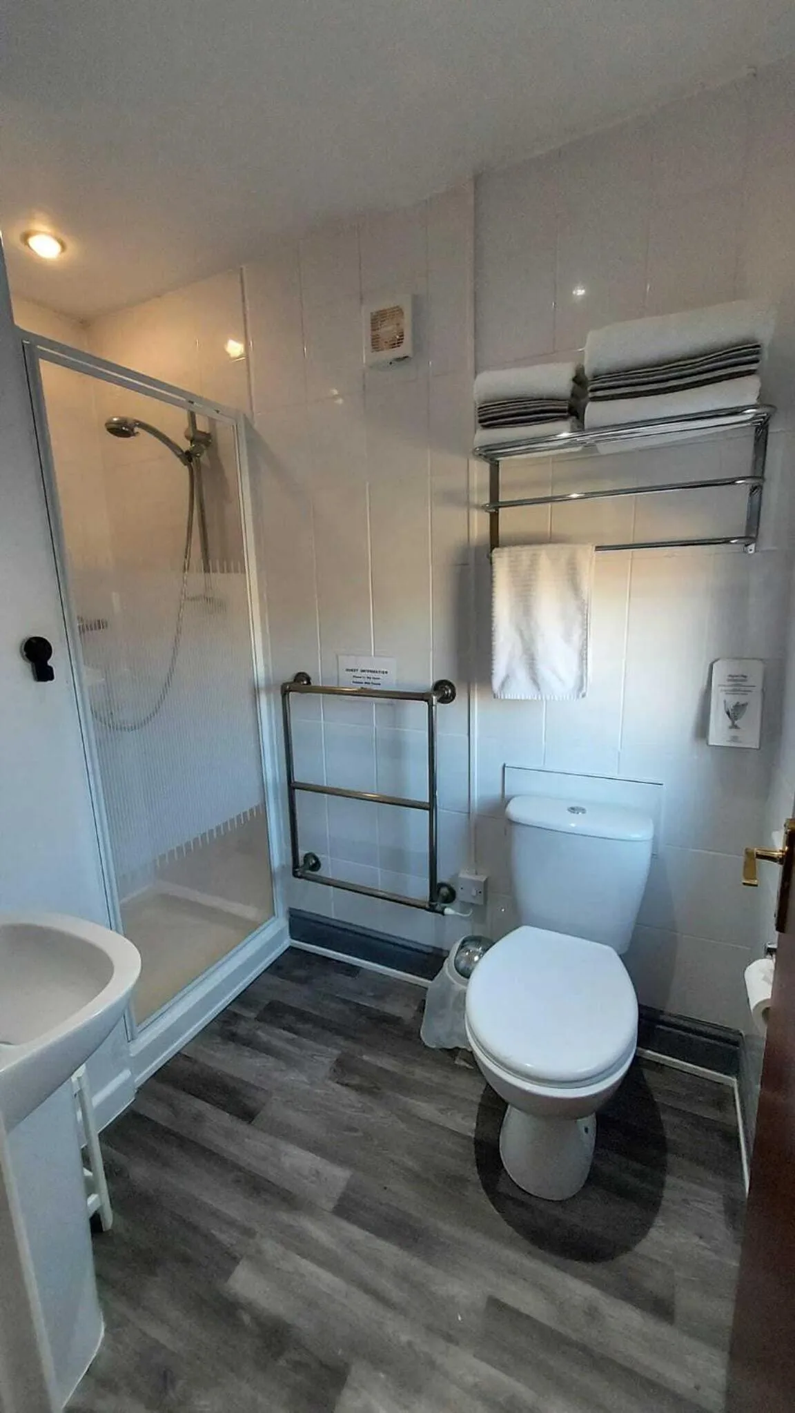 Bathroom in Rock Dene Hotel