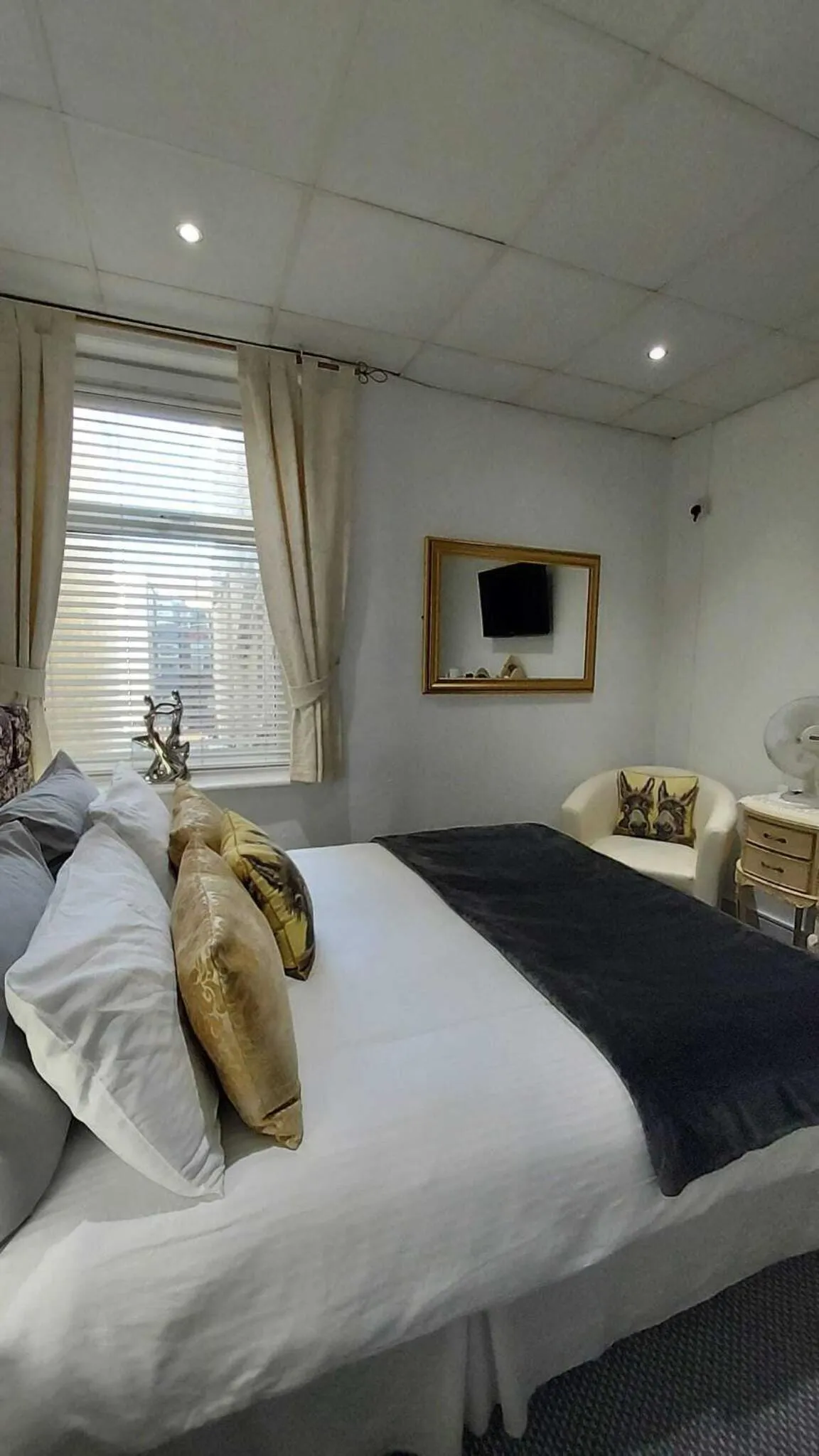 Bedroom, Bed in Rock Dene Hotel