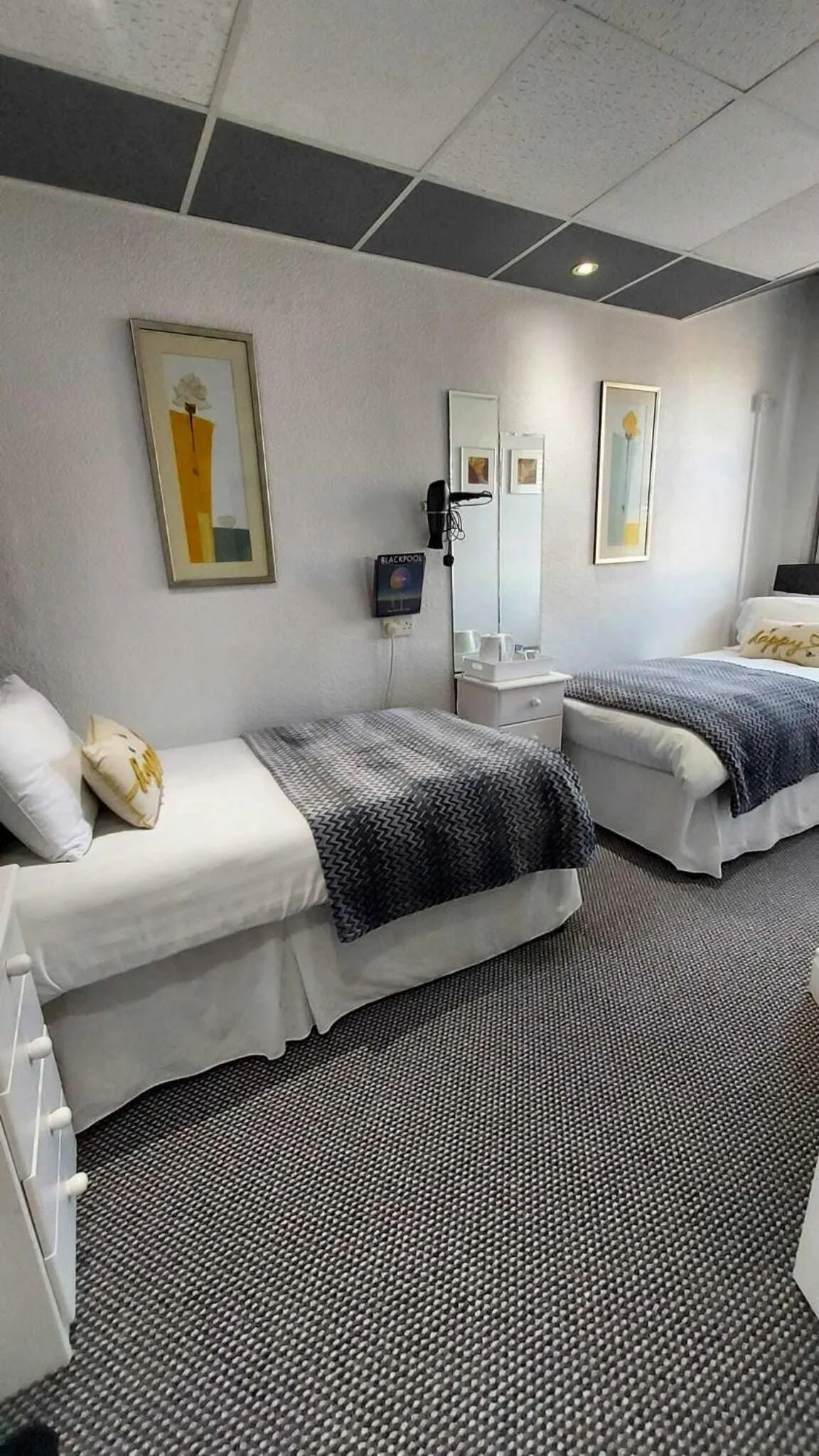 Bedroom, Bed in Rock Dene Hotel