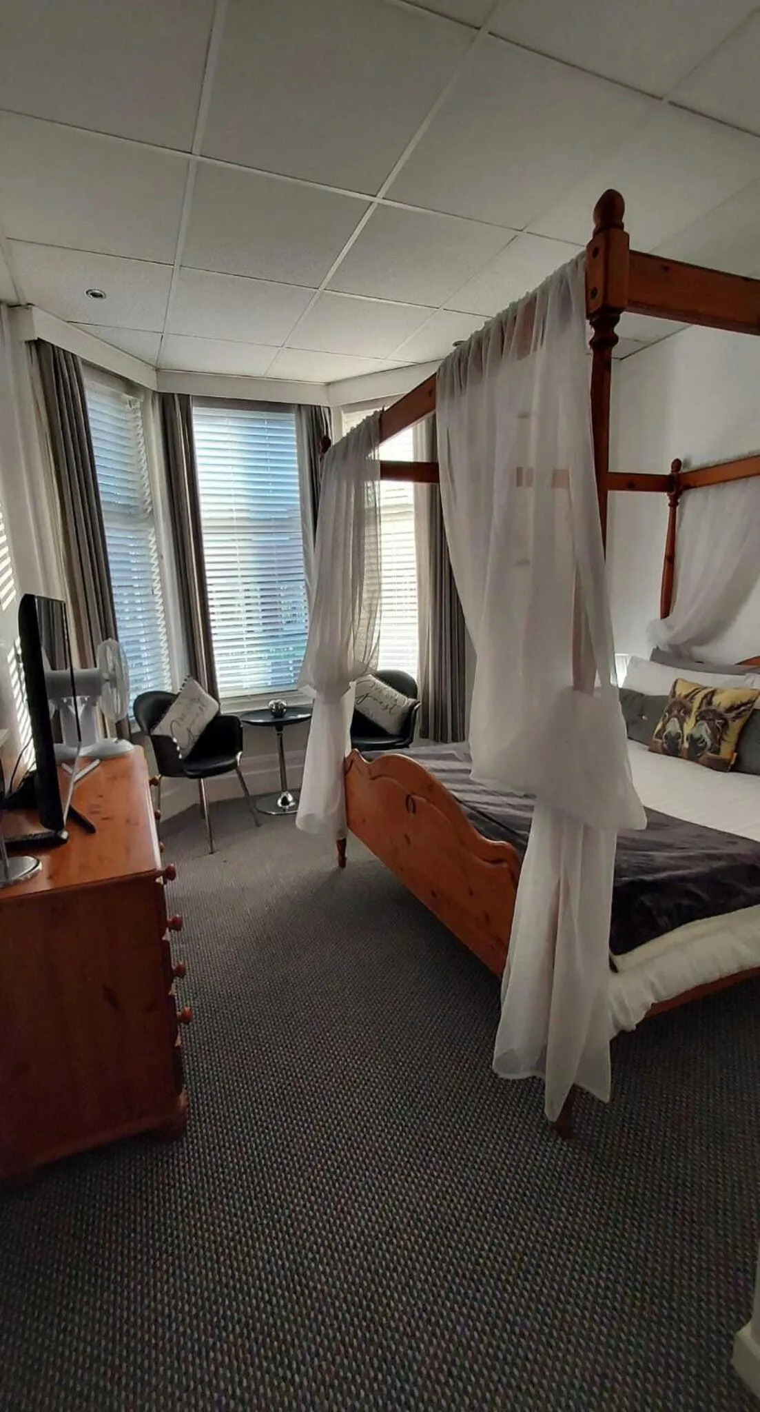 Bedroom, Bed in Rock Dene Hotel