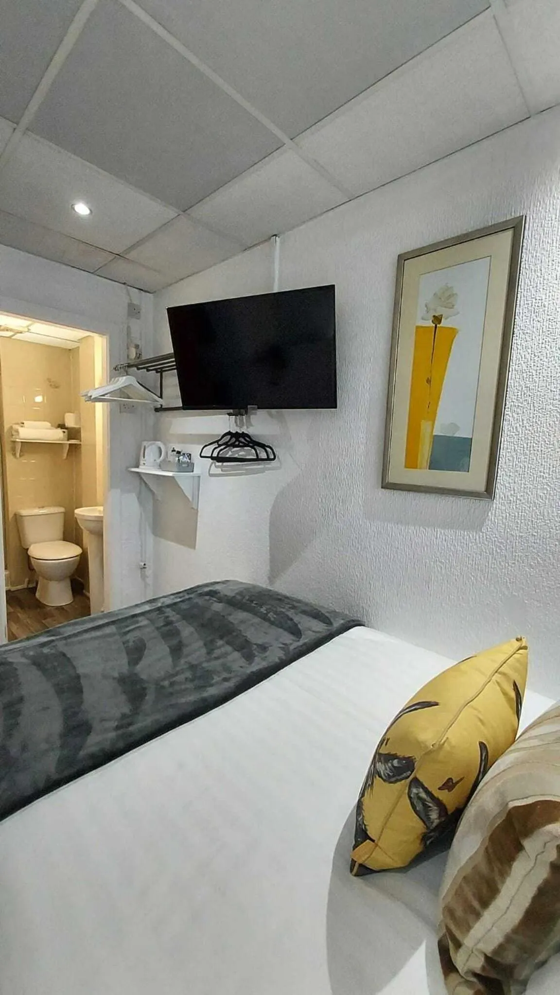 Bedroom, Bed in Rock Dene Hotel