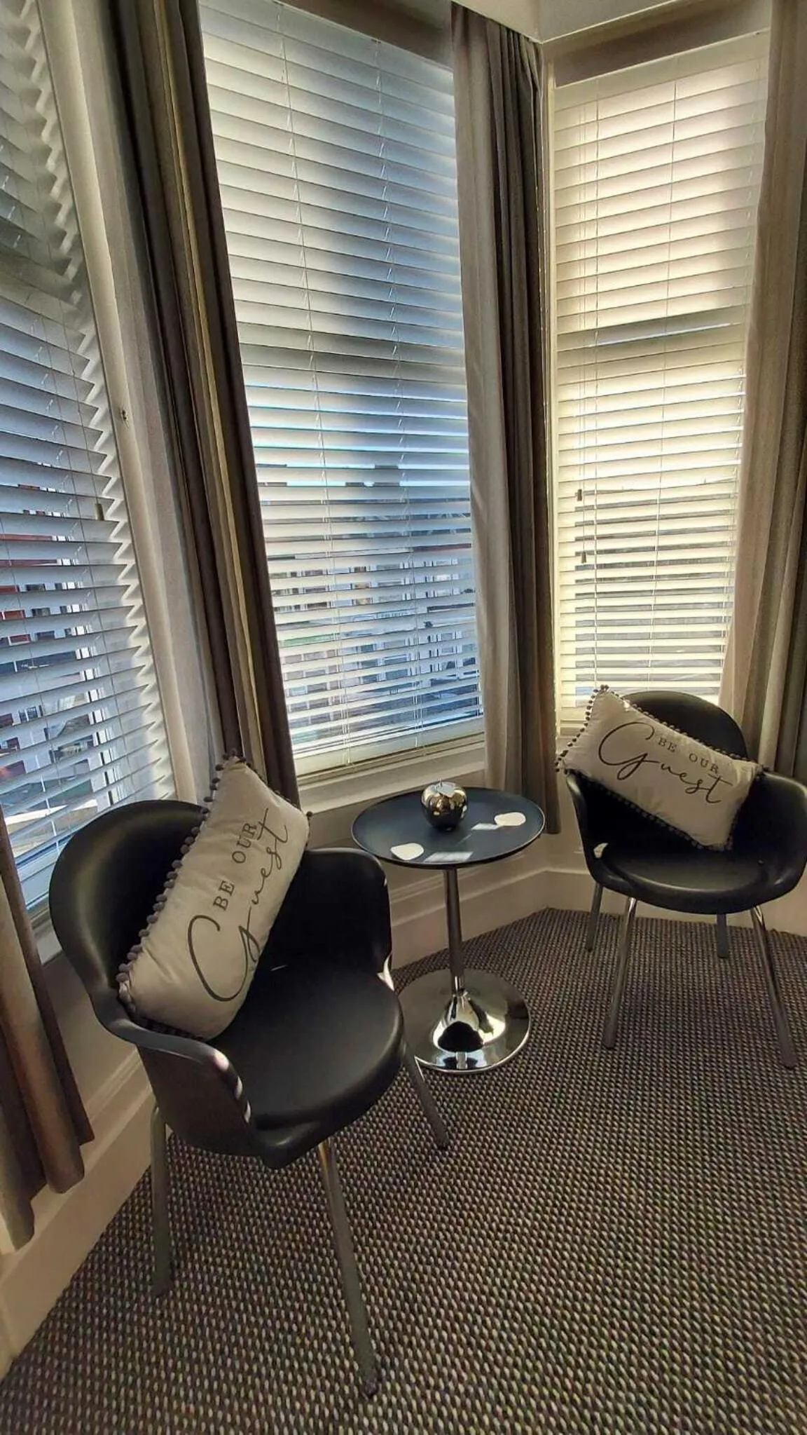 Bedroom, Seating Area in Rock Dene Hotel