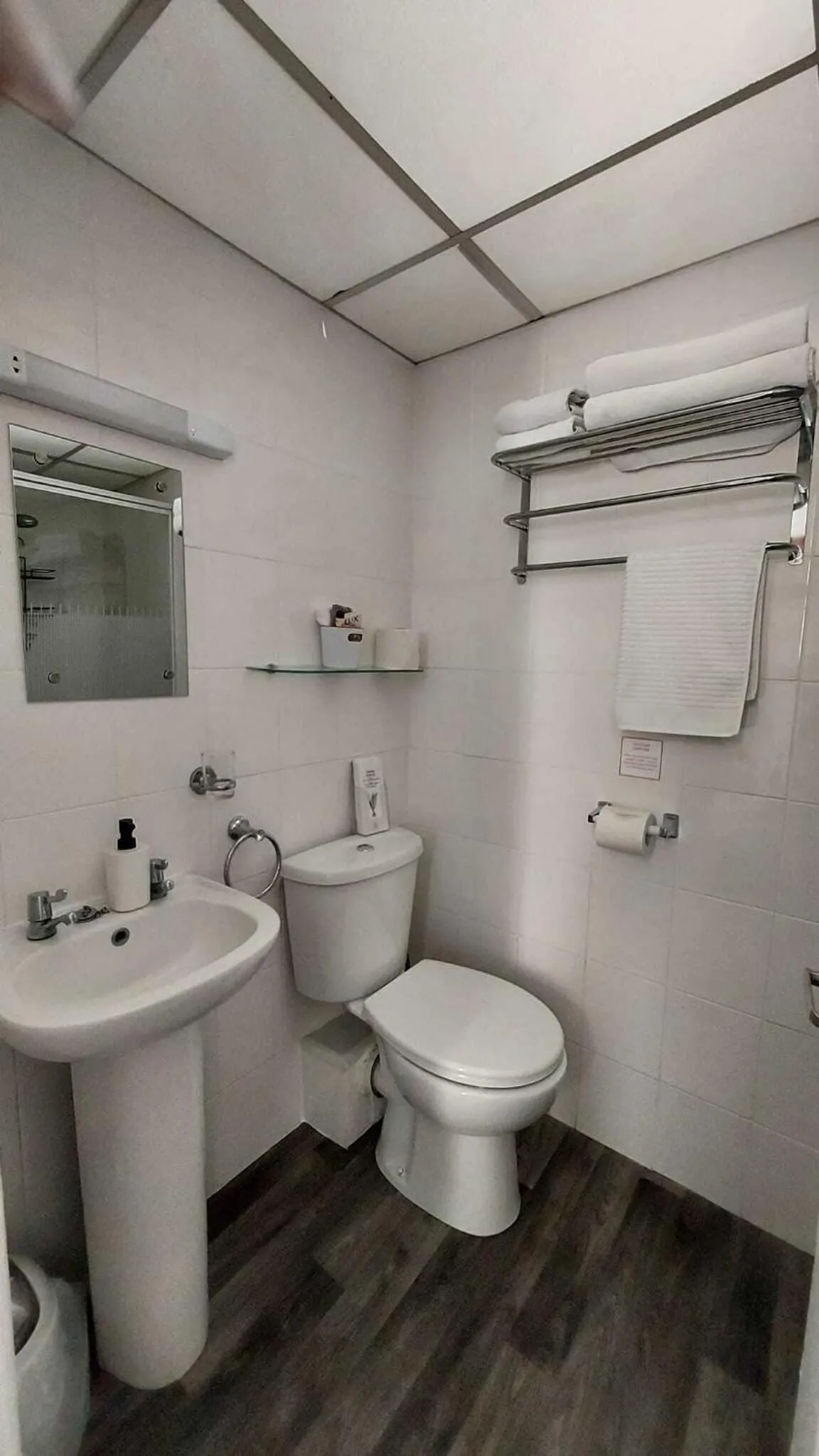 Bathroom in Rock Dene Hotel