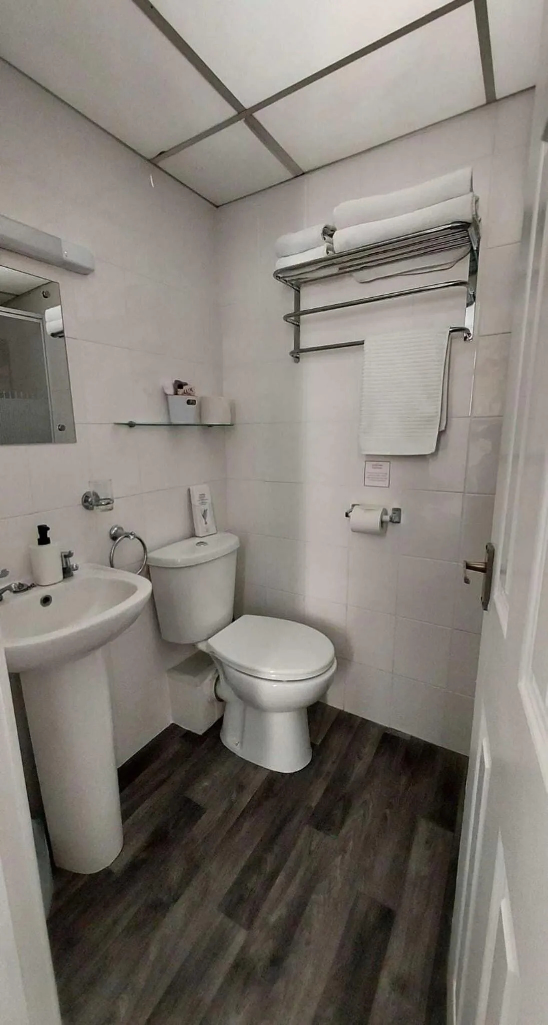 Bathroom in Rock Dene Hotel