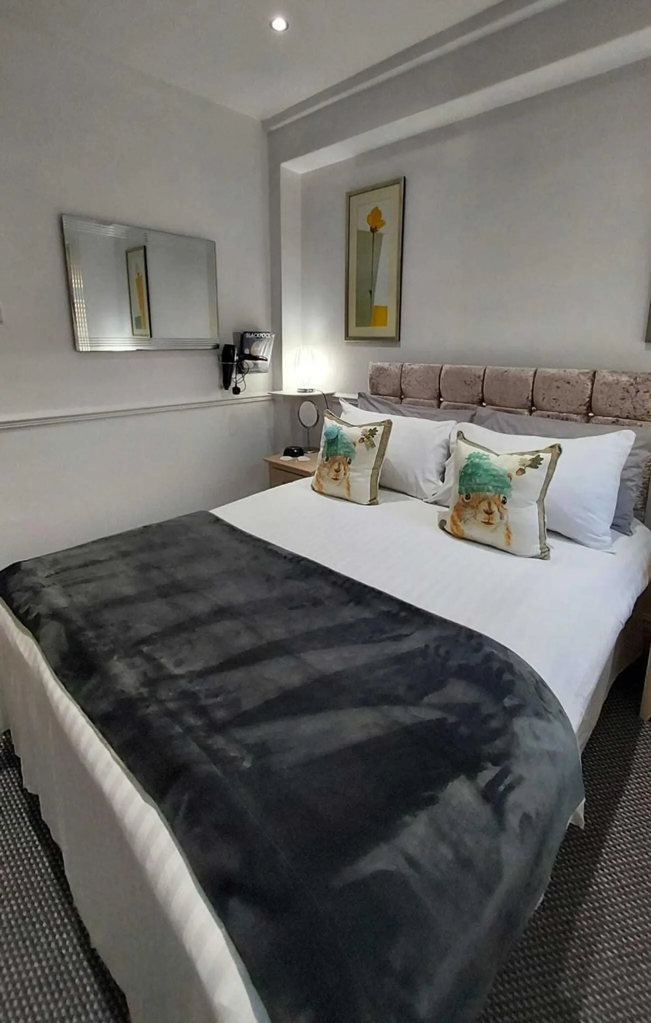 Bedroom, Bed in Rock Dene Hotel