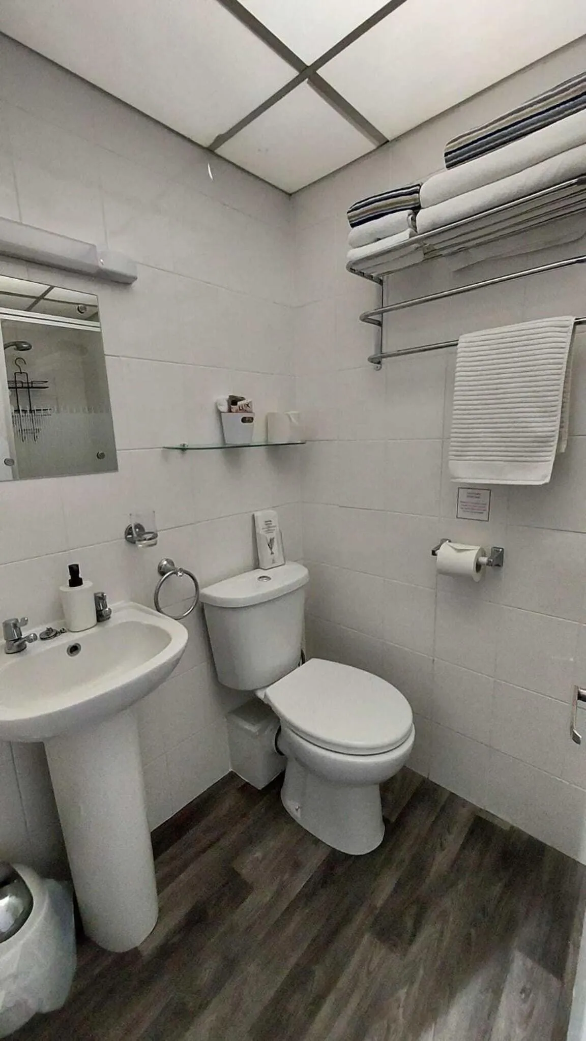 Bathroom in Rock Dene Hotel