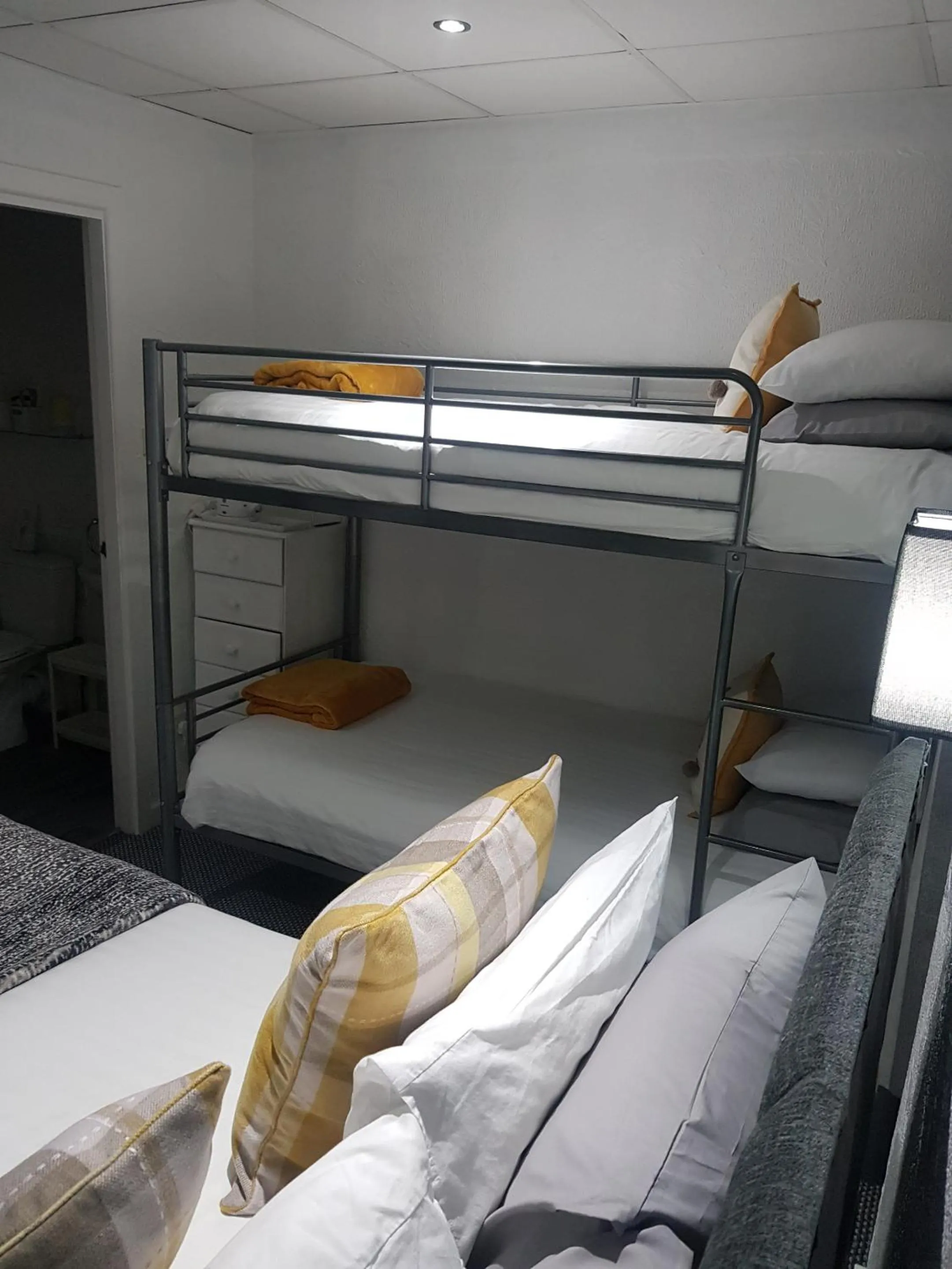 Bedroom, Bed in Rock Dene Hotel