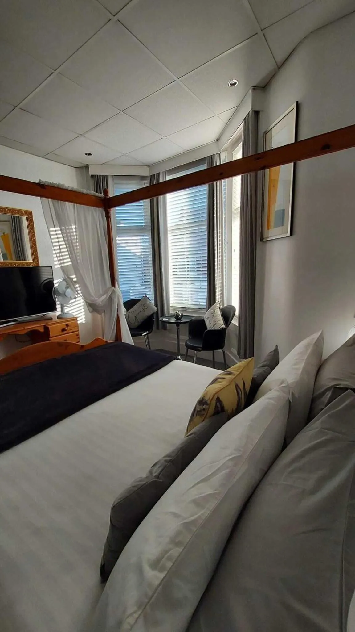 Bedroom, Bed in Rock Dene Hotel